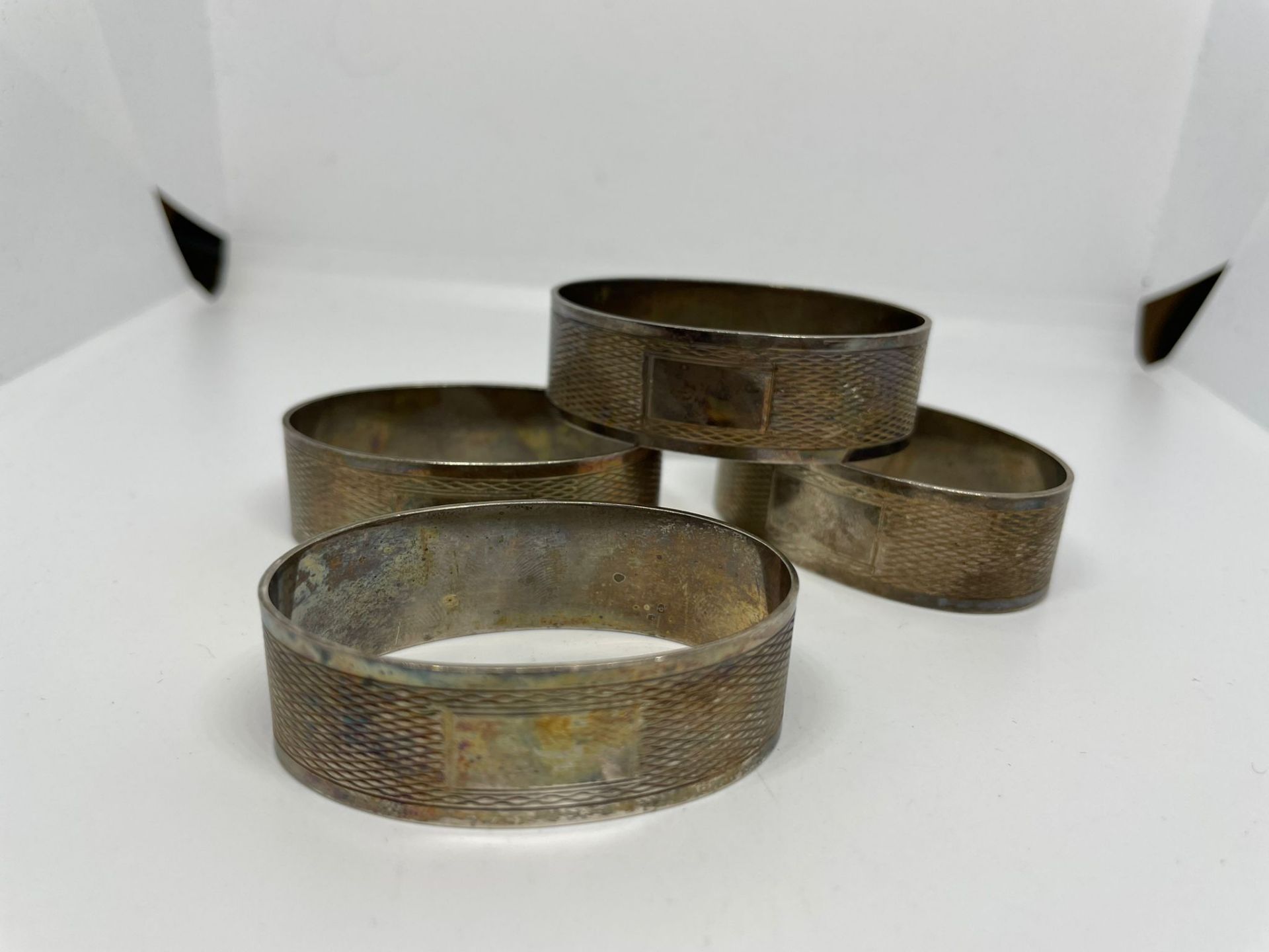 Set of 4 silver napkin rings - Image 2 of 3