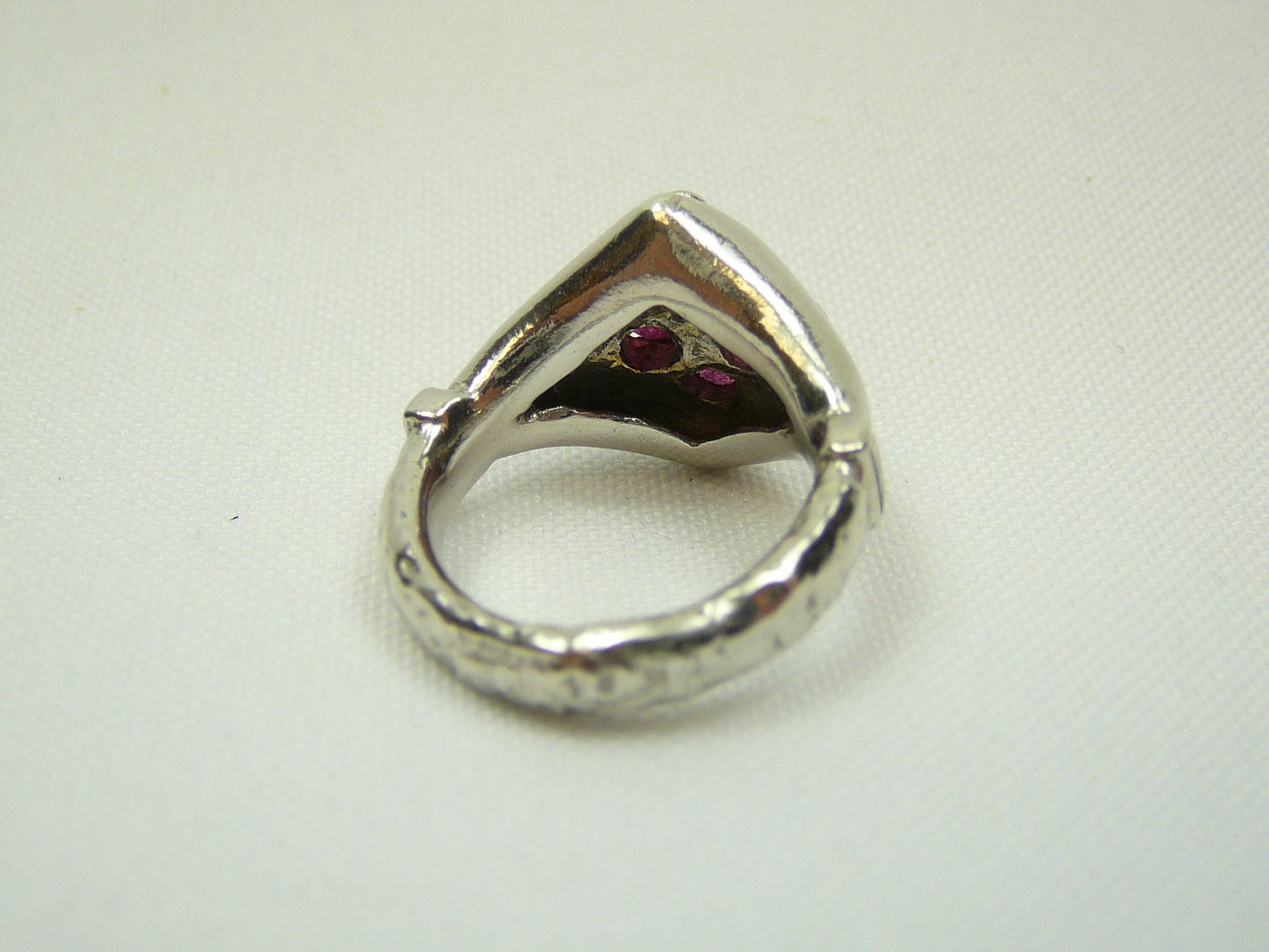 Silver and ruby ring - Image 3 of 3