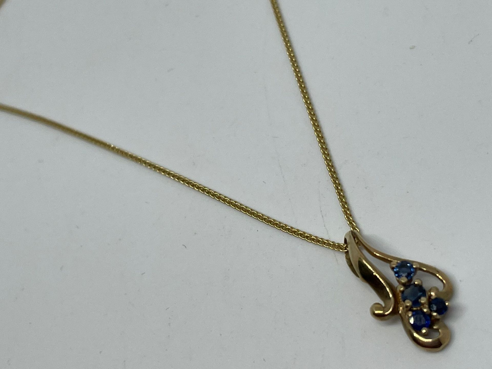 9ct gold sapphire pendant and chain - Image 2 of 2