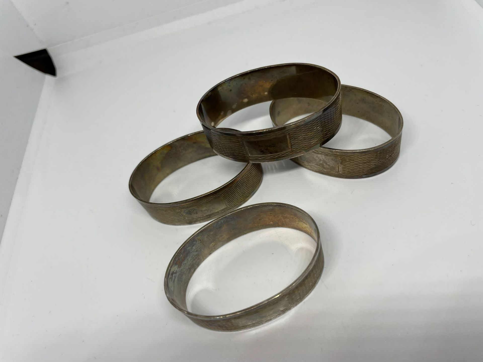 Set of 4 silver napkin rings - Image 3 of 3