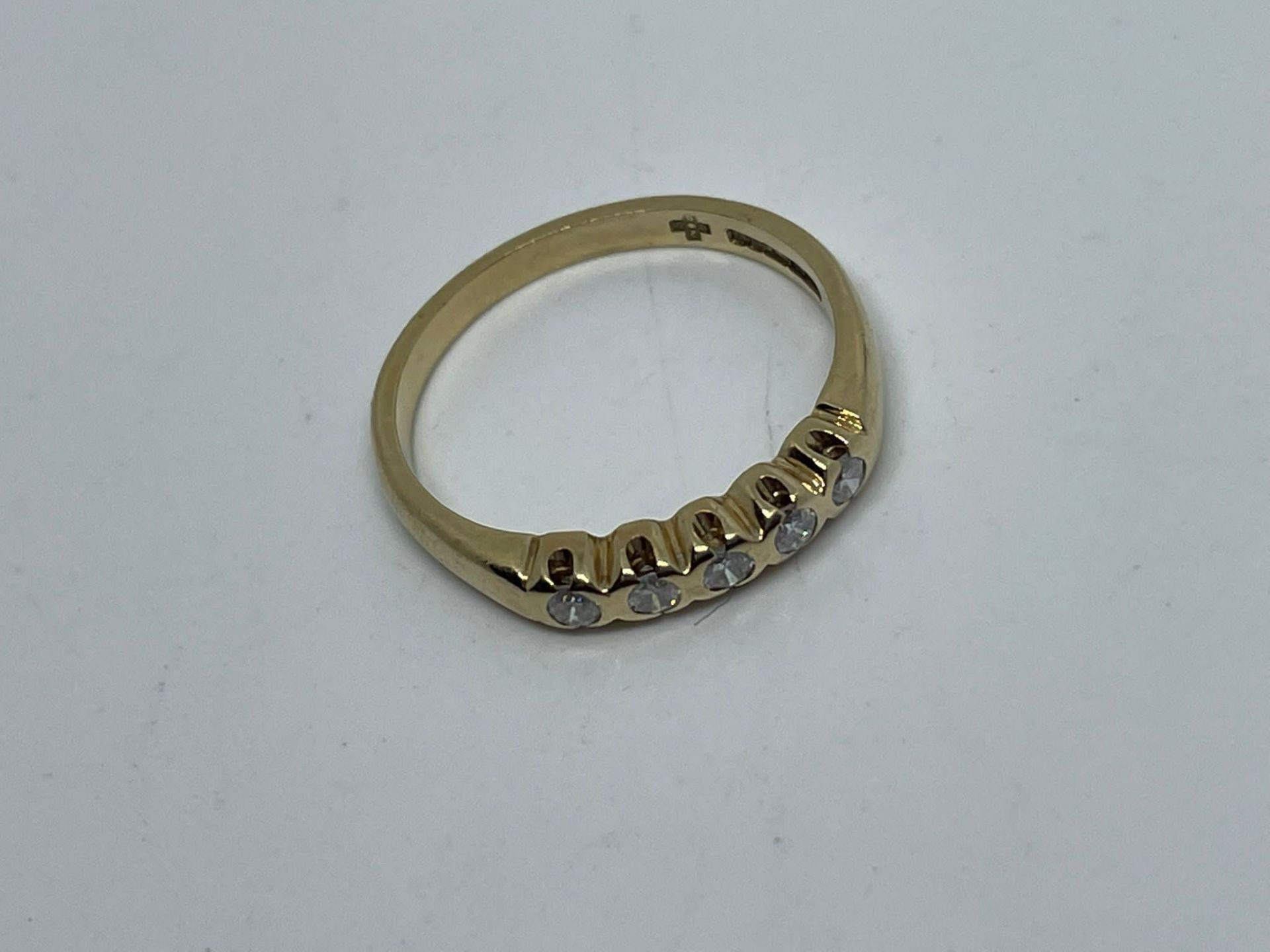 9 ct gold diamond ring - Image 2 of 2