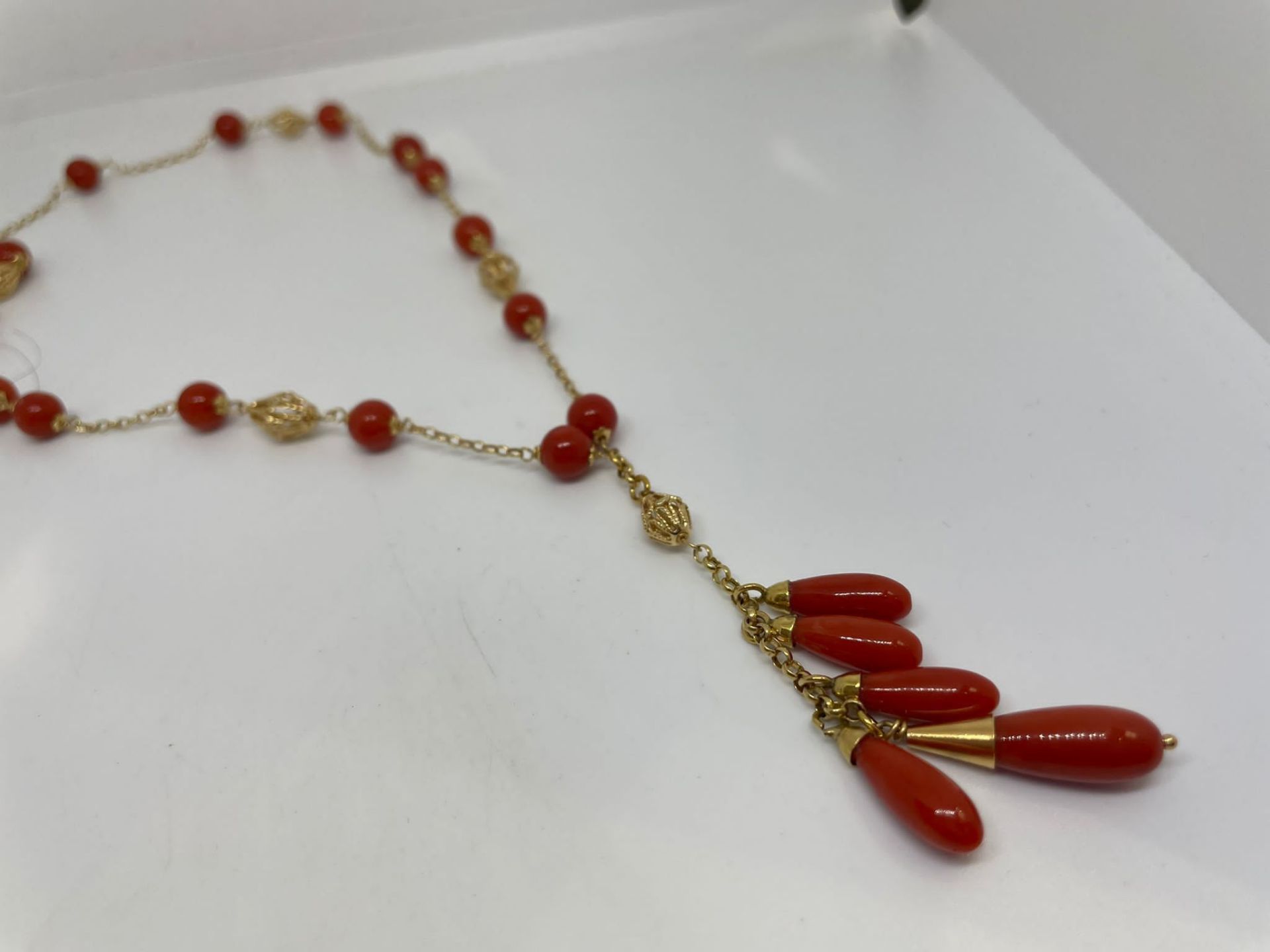 18 ct gold coral necklace - Image 2 of 2