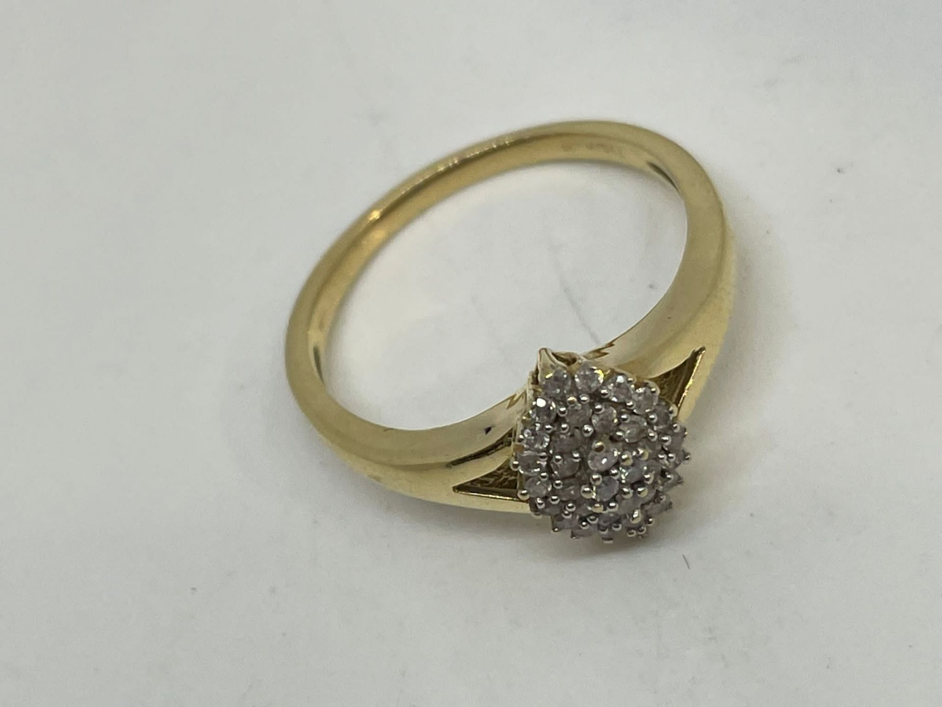 18 ct gold diamond cluster ring