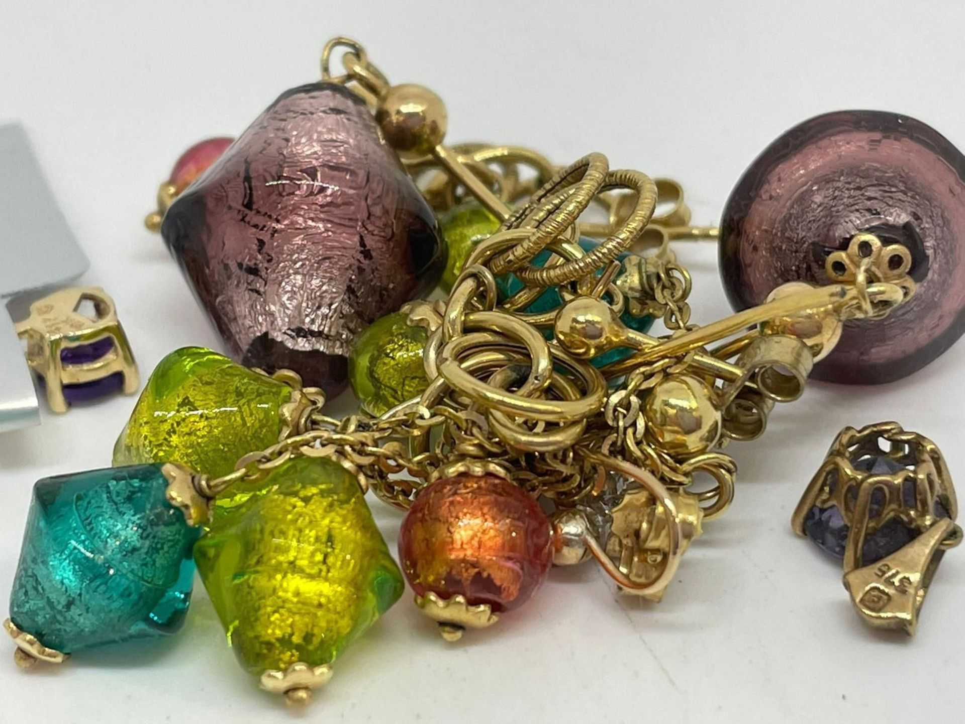 Assorted 9 ct gold glass bead set gold