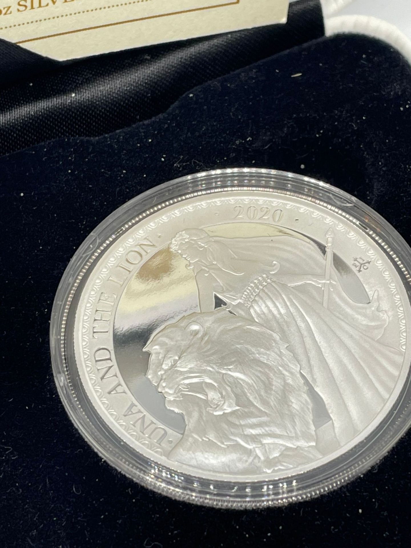 Boxed 2020 UNA and the lion 1oz silver proof coin - Image 2 of 2