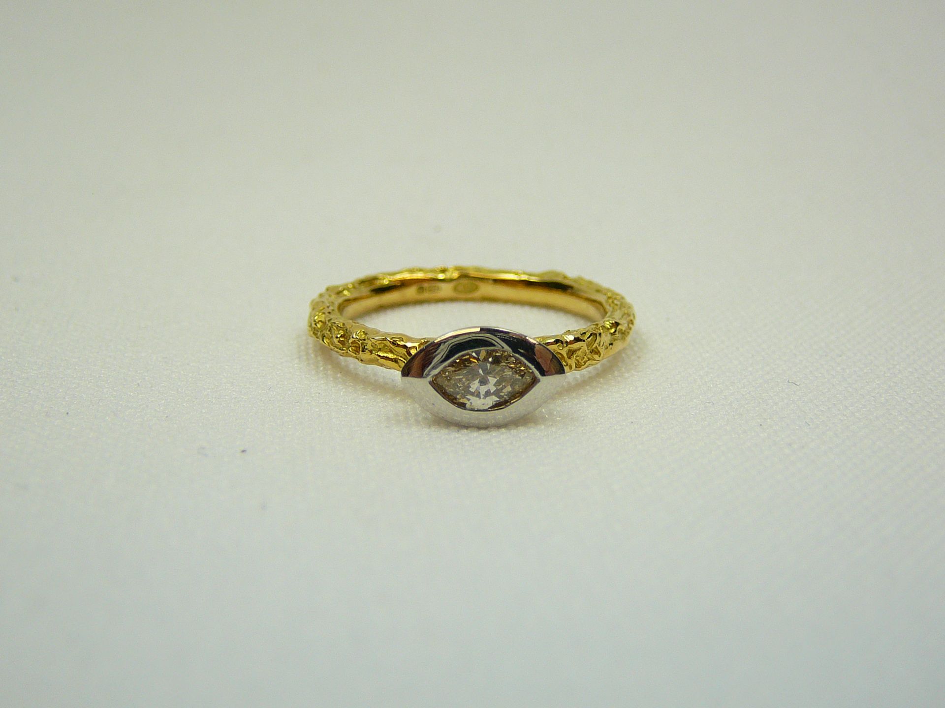 18ct gold and diamond ring - Image 2 of 3