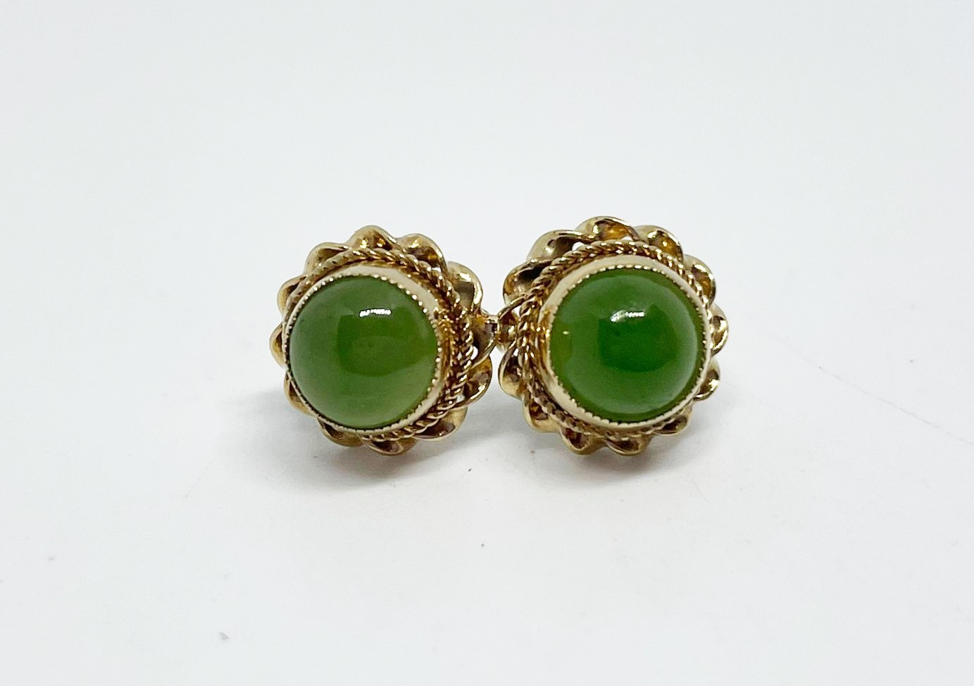 9 ct gold jade stud earrings