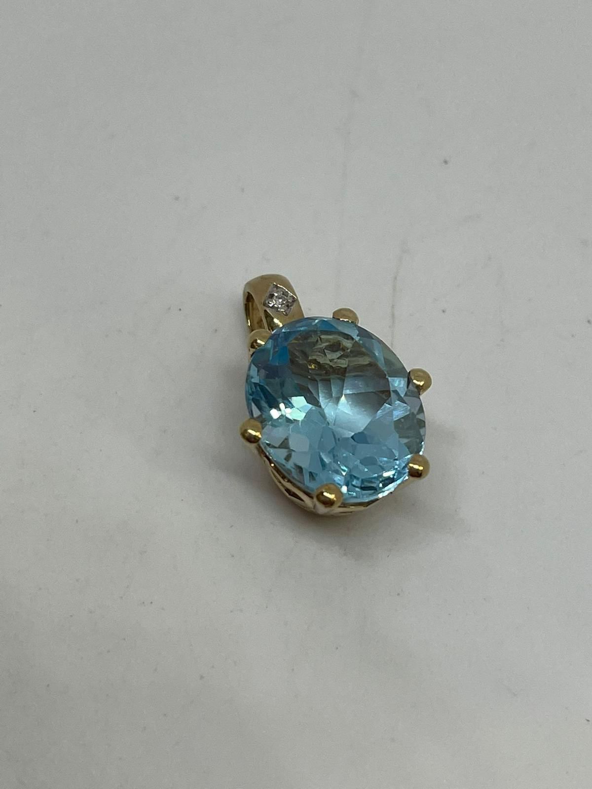 9 ct gold blue topaz pendant - Image 2 of 2