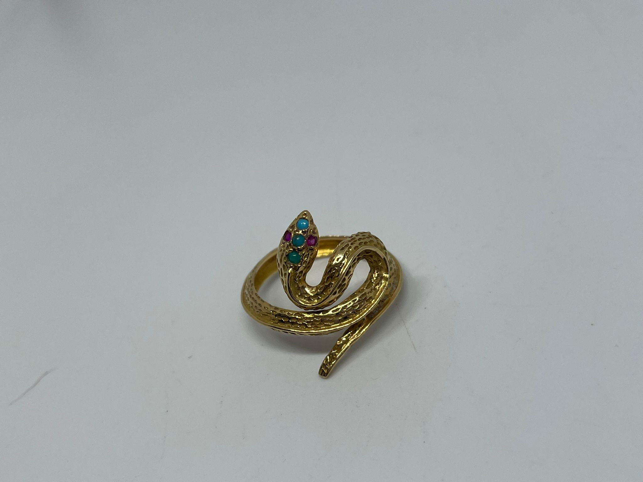 18 ct gold snake ring - Image 2 of 2