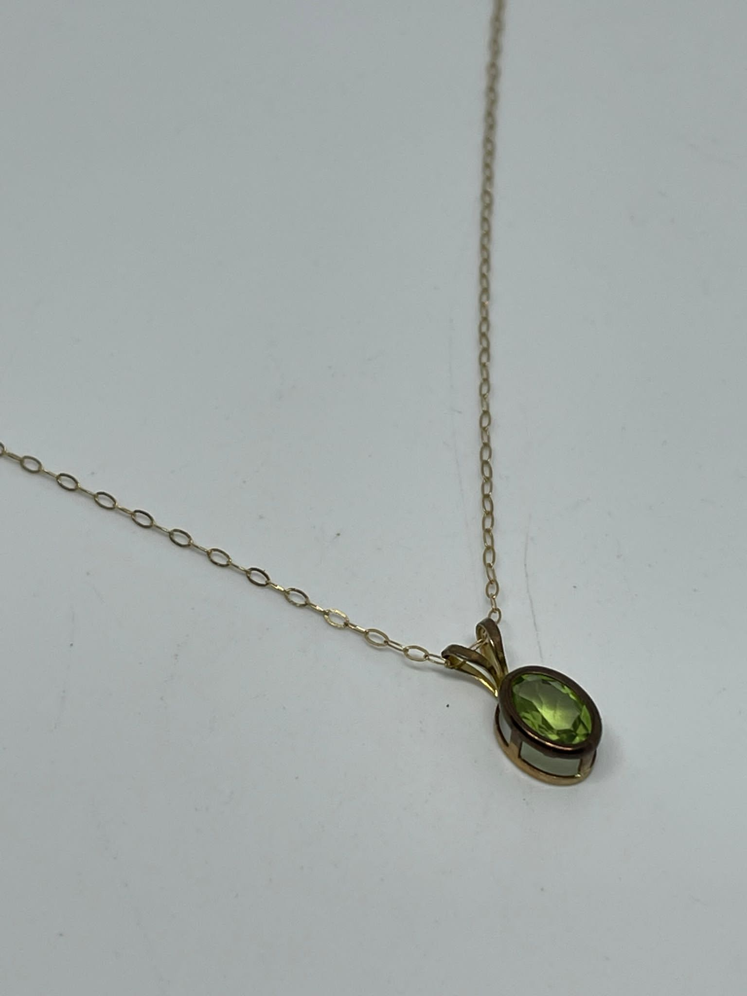 9 ct gold peridot pendant and chain