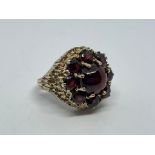 9 ct gold garnet ring