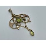 9 ct gold peridot pendant