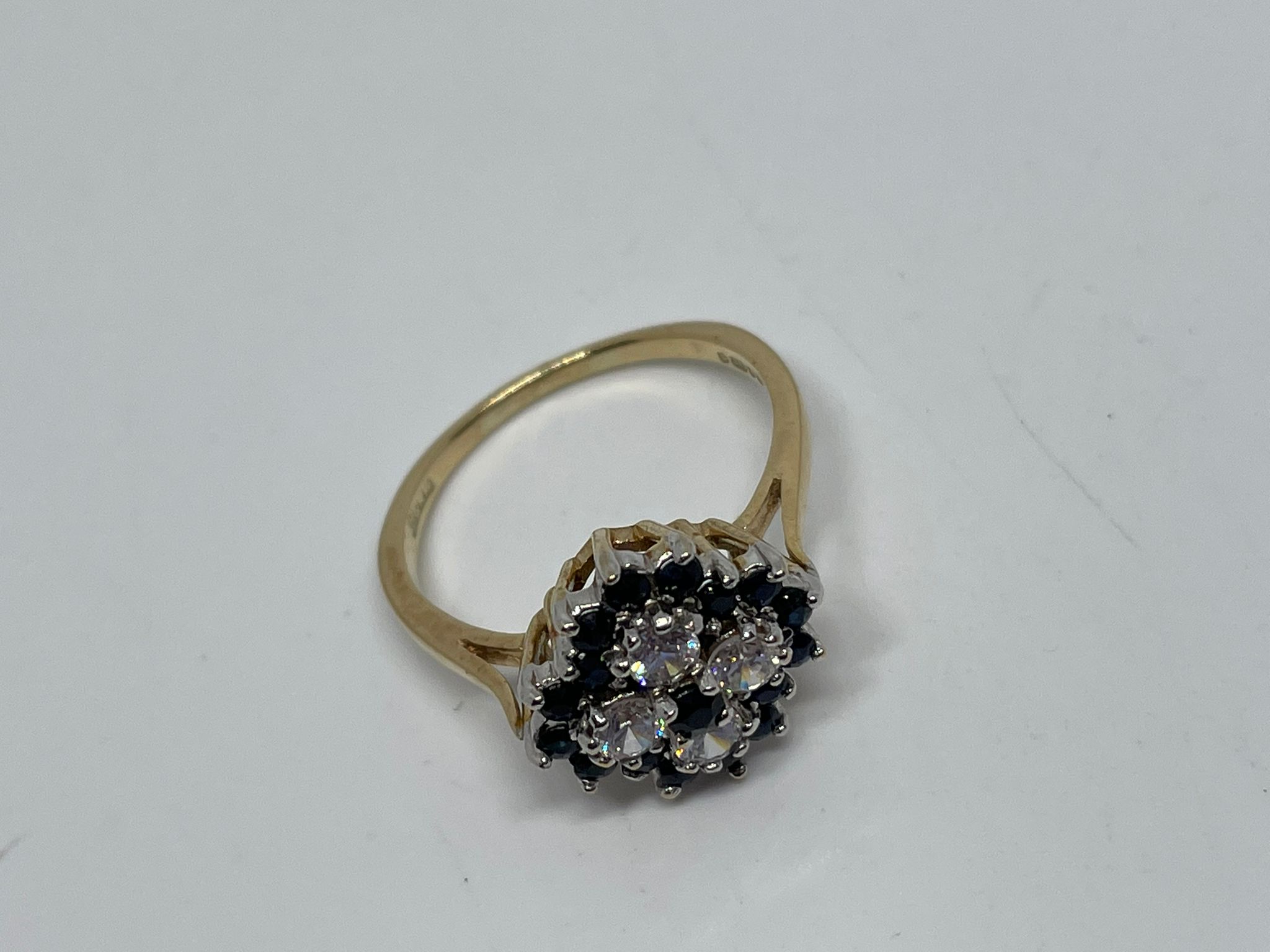 9 ct gold cubic zirconia and sapphire cluster ring - Image 2 of 2