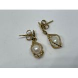 9 ct gold pearl drop earrings