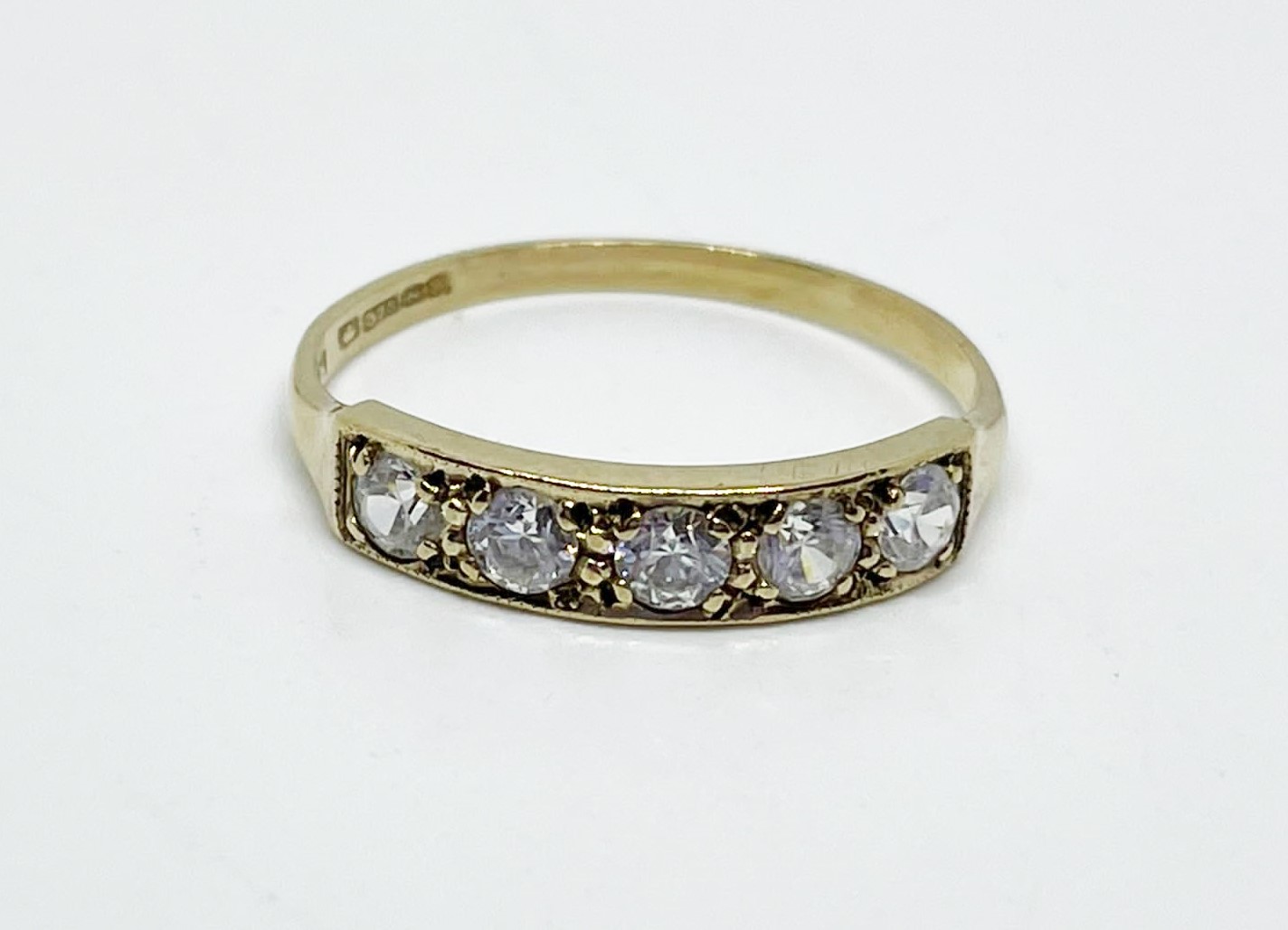 9 ct gold cubic zirconia ring