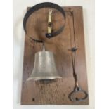 A mounted servants bell. W:21cm x H:34cm