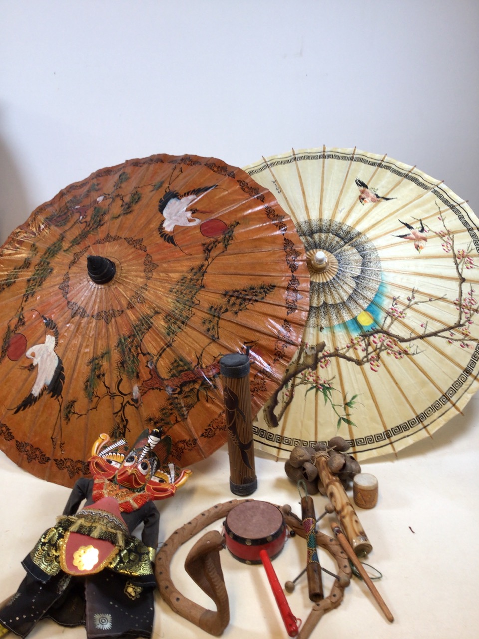 Two hand painted paper parasols, a puppet, reticulated wooden python and other it ed - Bild 3 aus 3