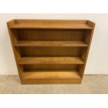 A small set of golden oak 20th century bookshelves with adjustable shelves. W:92cm x D:19cm x H: