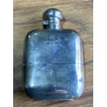 A Silver hallmarked hip flask. With sterling hallmark. Weight 133 grams. H:11cm