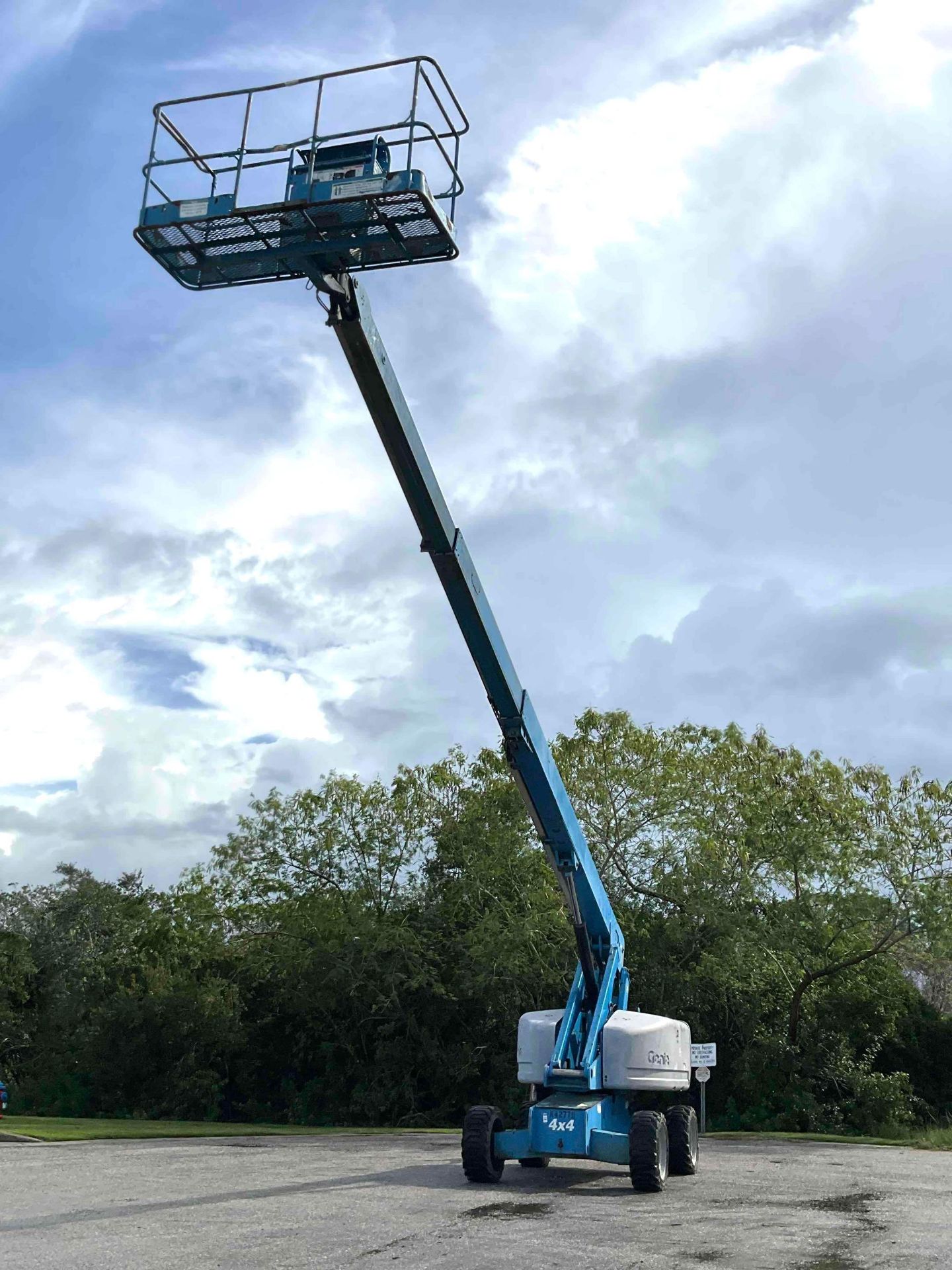 GENIE BOOM LIFT MODEL S-60, DIESEL, 4x4, APPROX MAX PLATFORM HEIGHT 60FT, APPROX MAX REACH 50FT, FOA - Image 2 of 30