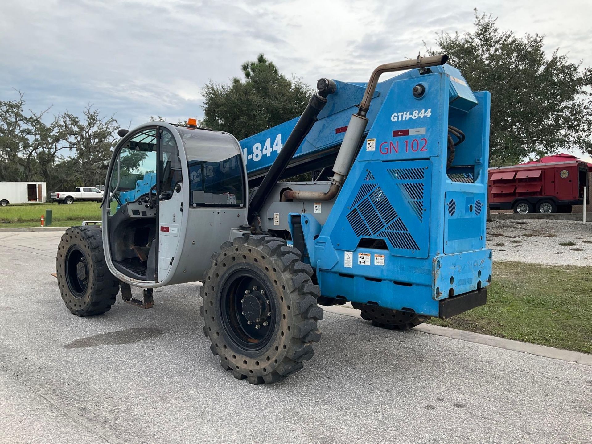 2010 GENIE GTH-844 TELESCOPIC FORKLIFT 8000LB 4x4 - Image 10 of 22