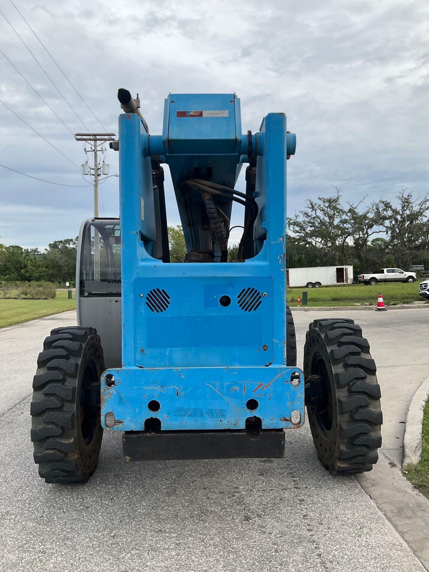 2010 GENIE GTH-844 TELESCOPIC FORKLIFT 8000LB 4x4 - Image 7 of 22