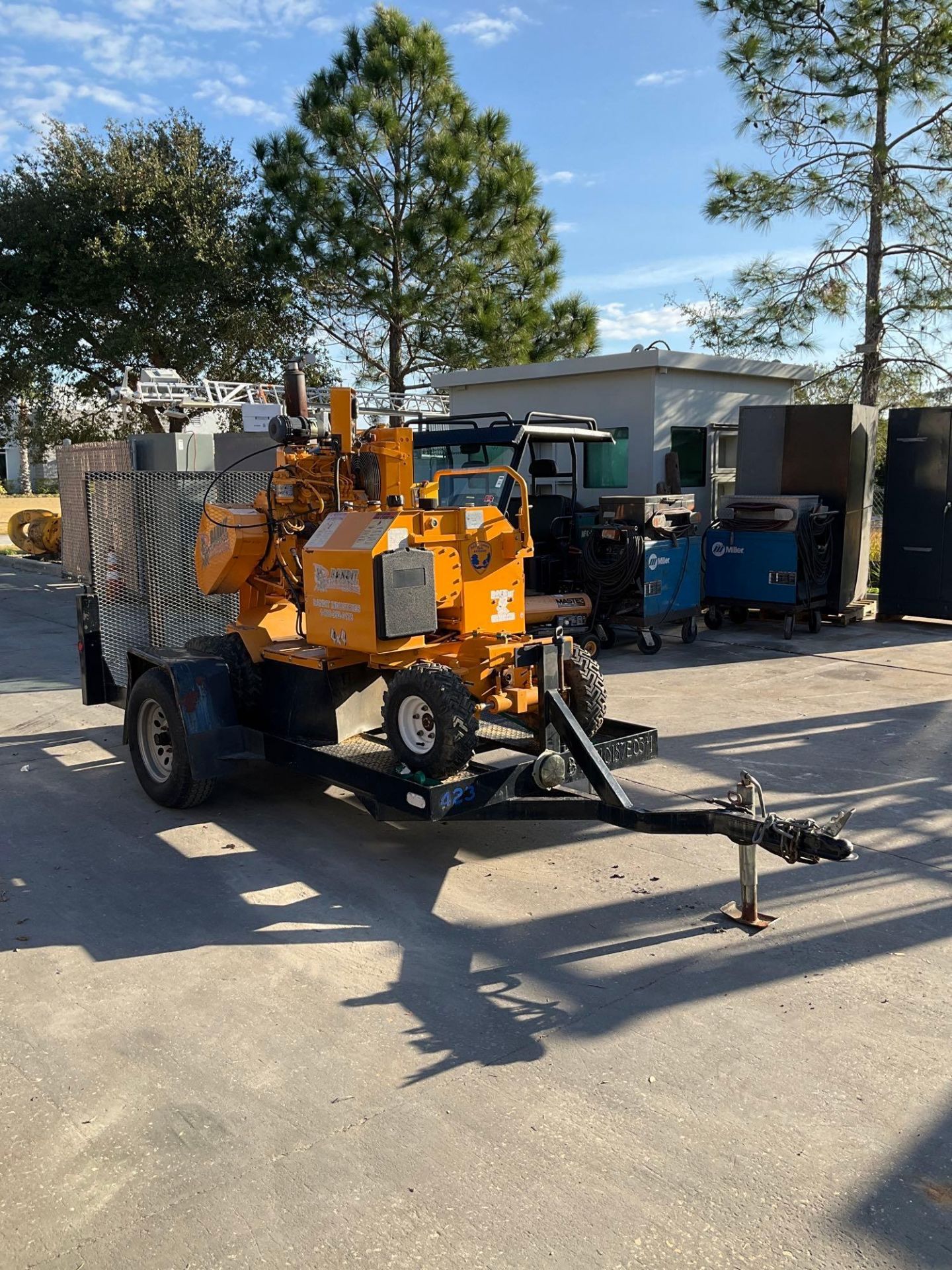 BANDIT STUMP GRINDER 2100SP W/TRAILER, LOW HRS SHOWING, DIESEL, CATERPILLAR MOTOR, 4x4, - Image 3 of 36