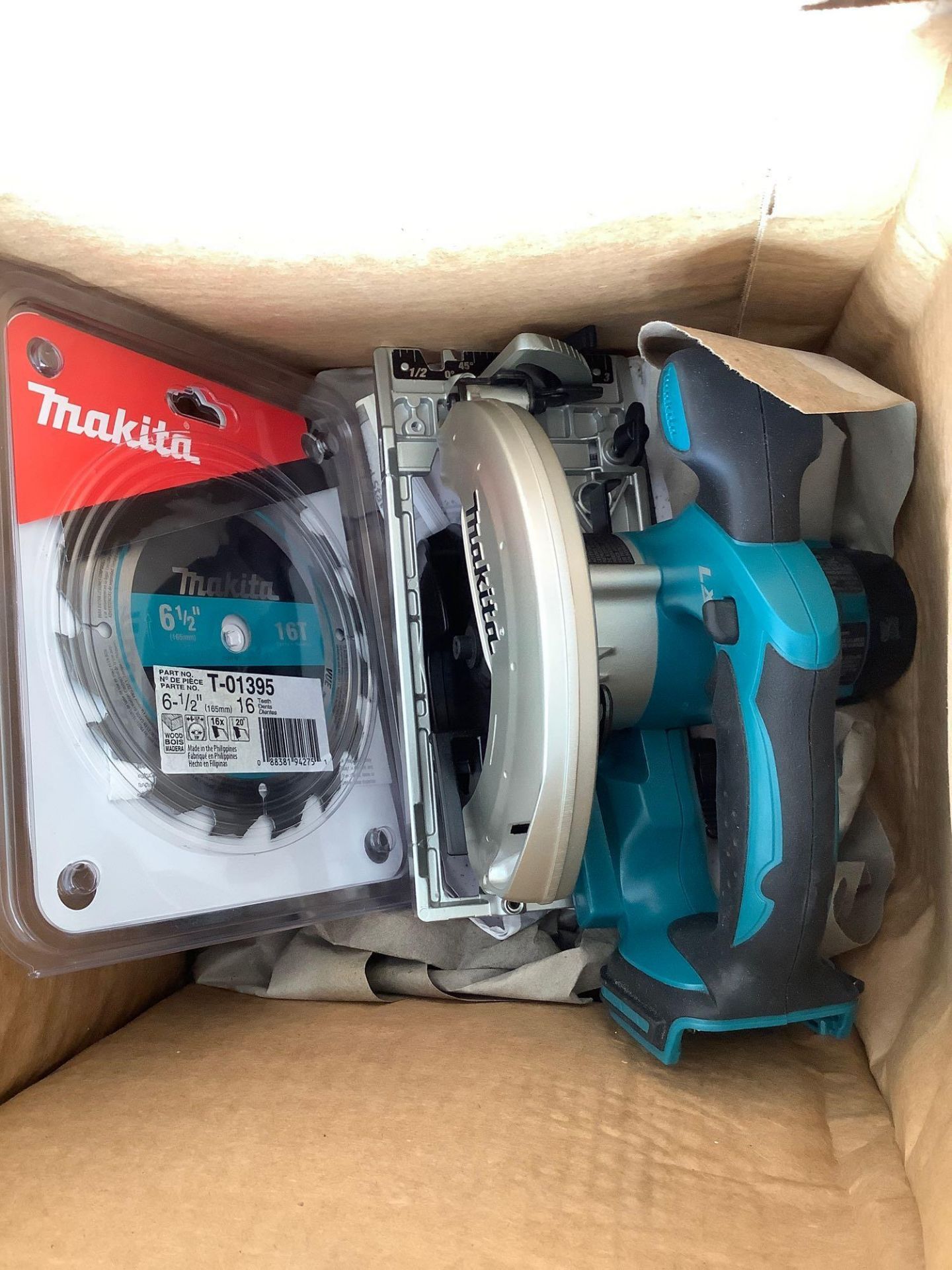 UNUSED MAKITA CORDLESS CIRCULAR SAW, UNUSED, 6 1/2" DIAMETER