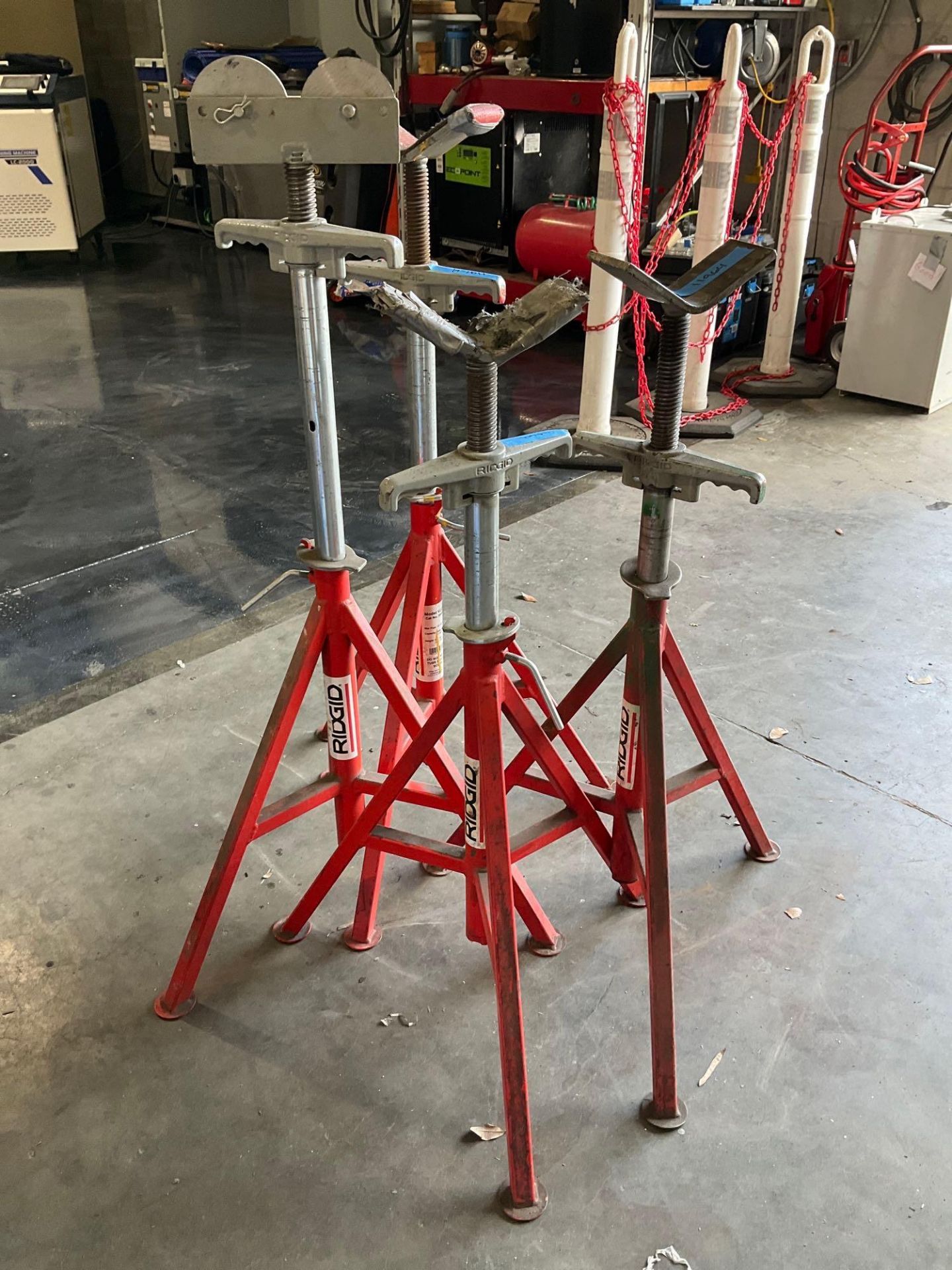 ( 3 ) RIDGID PIPE STANDS MODEL VJ-99 & ( 1 ) ( 4 ) RIDGID PIPE STANDS MODEL RJ-99 - Image 3 of 6