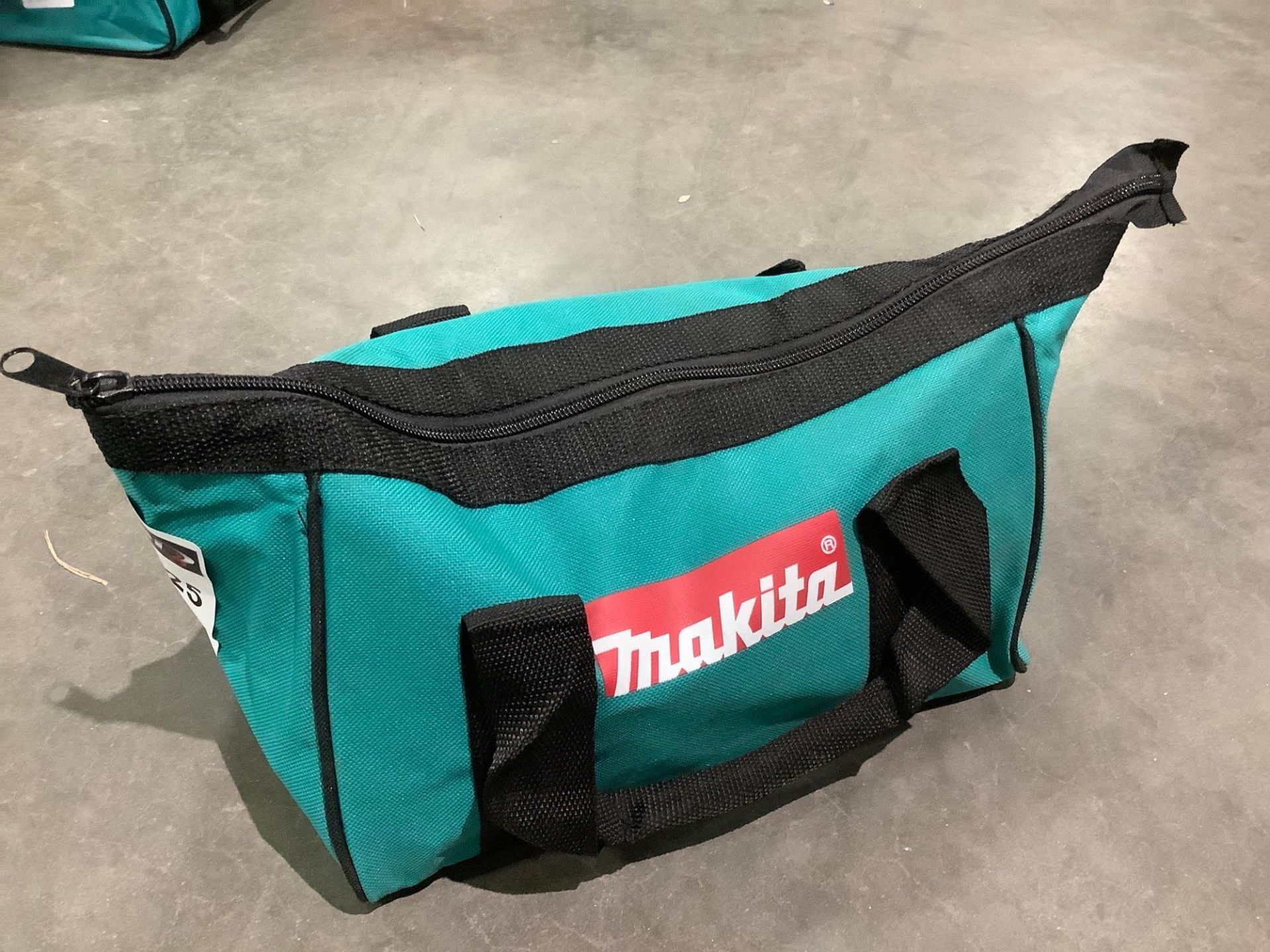 ( 1 )MAKITA BRUSHLESS CORDLESS DRIVER DRILL MODEL XFD13, RECONDITION , ( 1 ) 18V LITHIUM ION BATTERY - Image 8 of 9