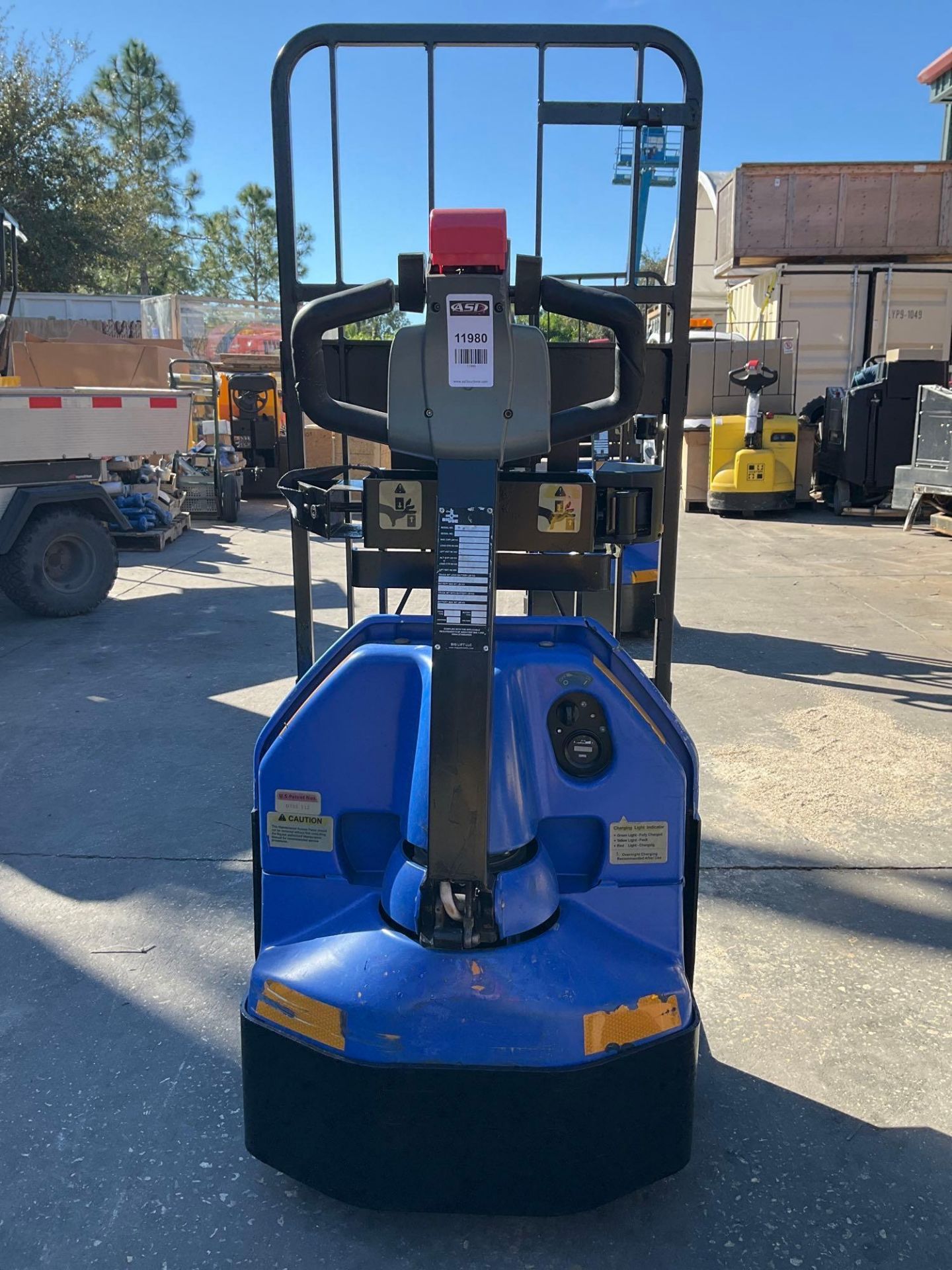 2017 BIG JOE PALLET JACK MODEL EZ-40, ELECTRIC , APPROX MAX CAPACITY 4000, BUILT IN BATTERY CHARGER, - Image 8 of 10