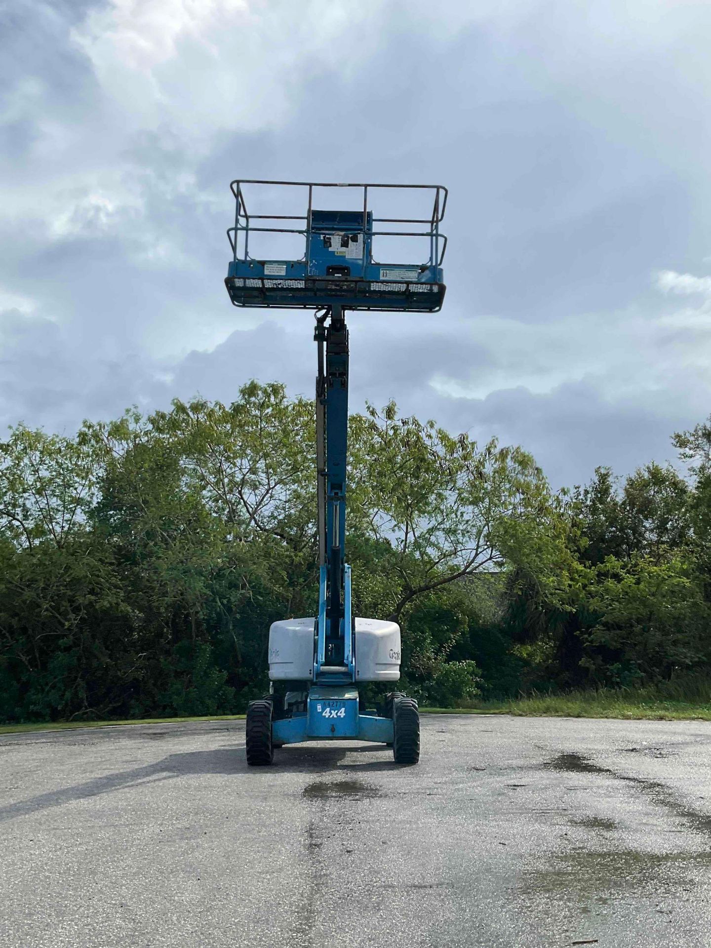 GENIE BOOM LIFT MODEL S-60, DIESEL, 4x4, APPROX MAX PLATFORM HEIGHT 60FT, APPROX MAX REACH 50FT, FOA - Image 4 of 30