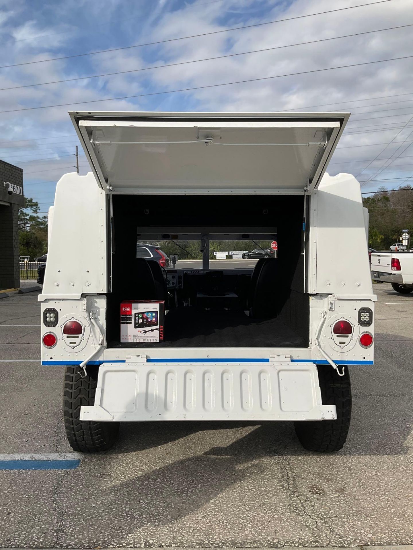 HUMVEE, AUTOMATIC, POWER STEERING, WINCH, GENERATOR SYSTEM, MANUAL WINDOWS, STEREO, BACK UP CAMERA, - Image 11 of 34