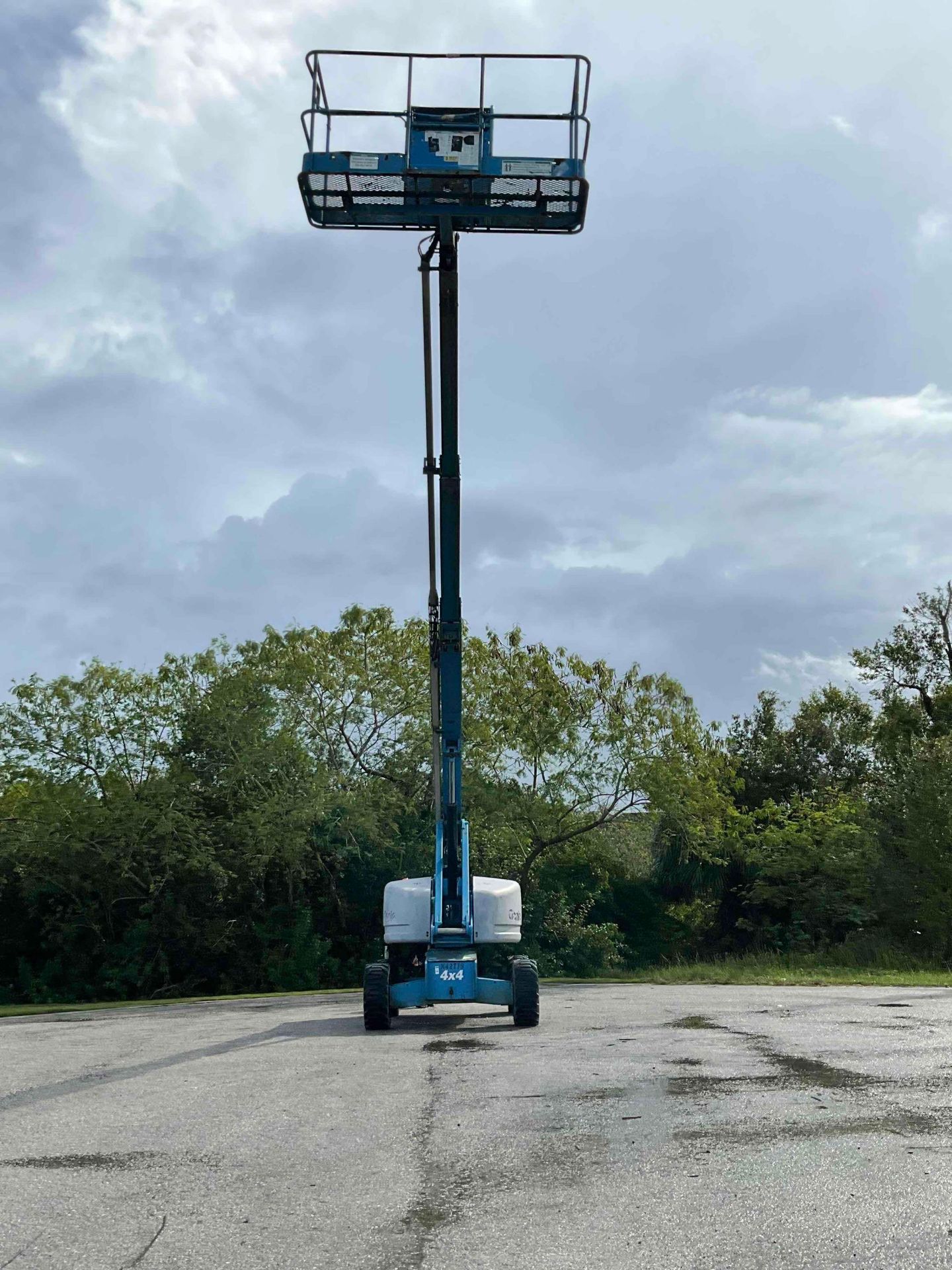 GENIE BOOM LIFT MODEL S-60, DIESEL, 4x4, APPROX MAX PLATFORM HEIGHT 60FT, APPROX MAX REACH 50FT, FOA - Image 3 of 30