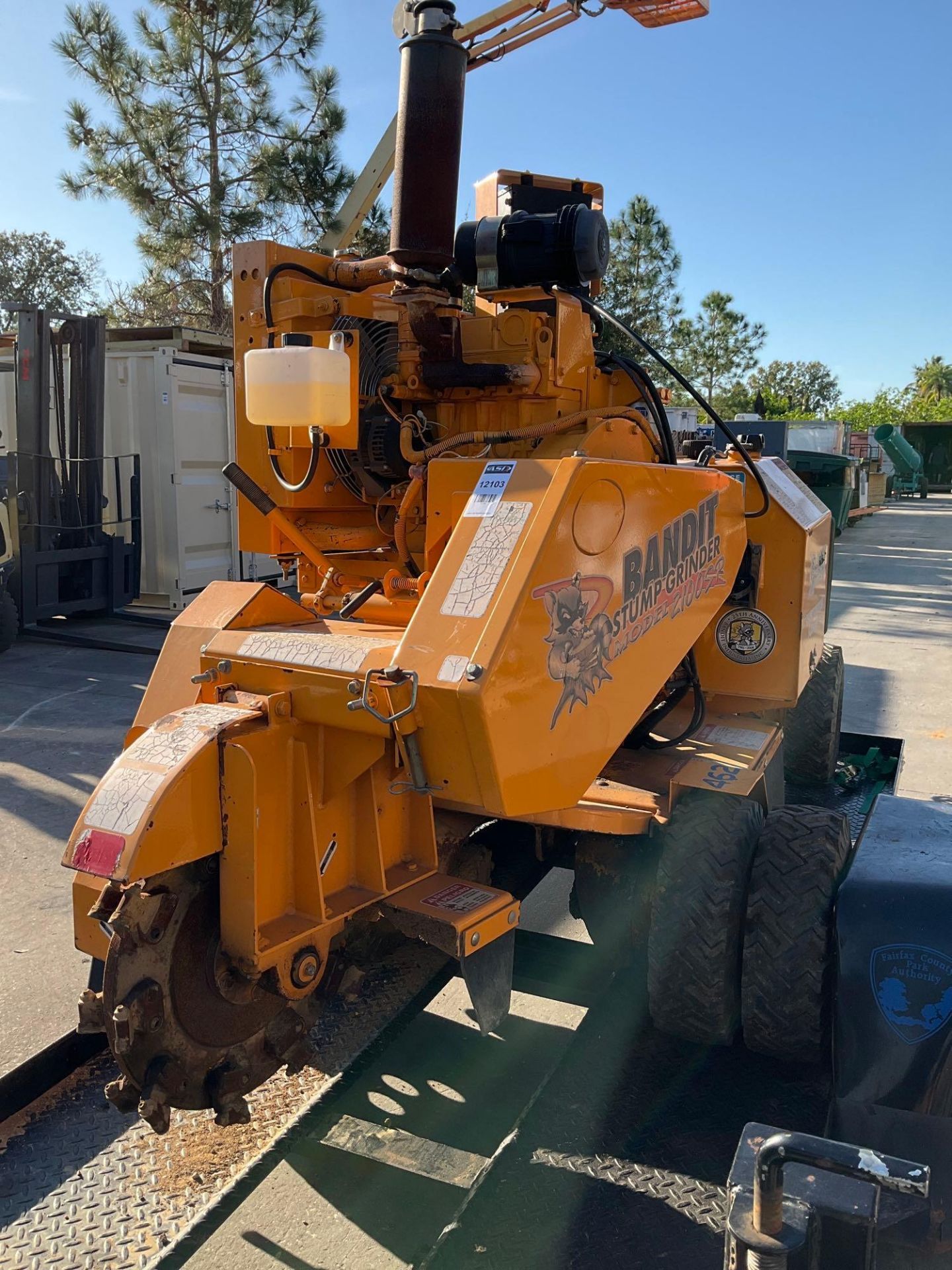 BANDIT STUMP GRINDER 2100SP W/TRAILER, LOW HRS SHOWING, DIESEL, CATERPILLAR MOTOR, 4x4, - Image 22 of 36