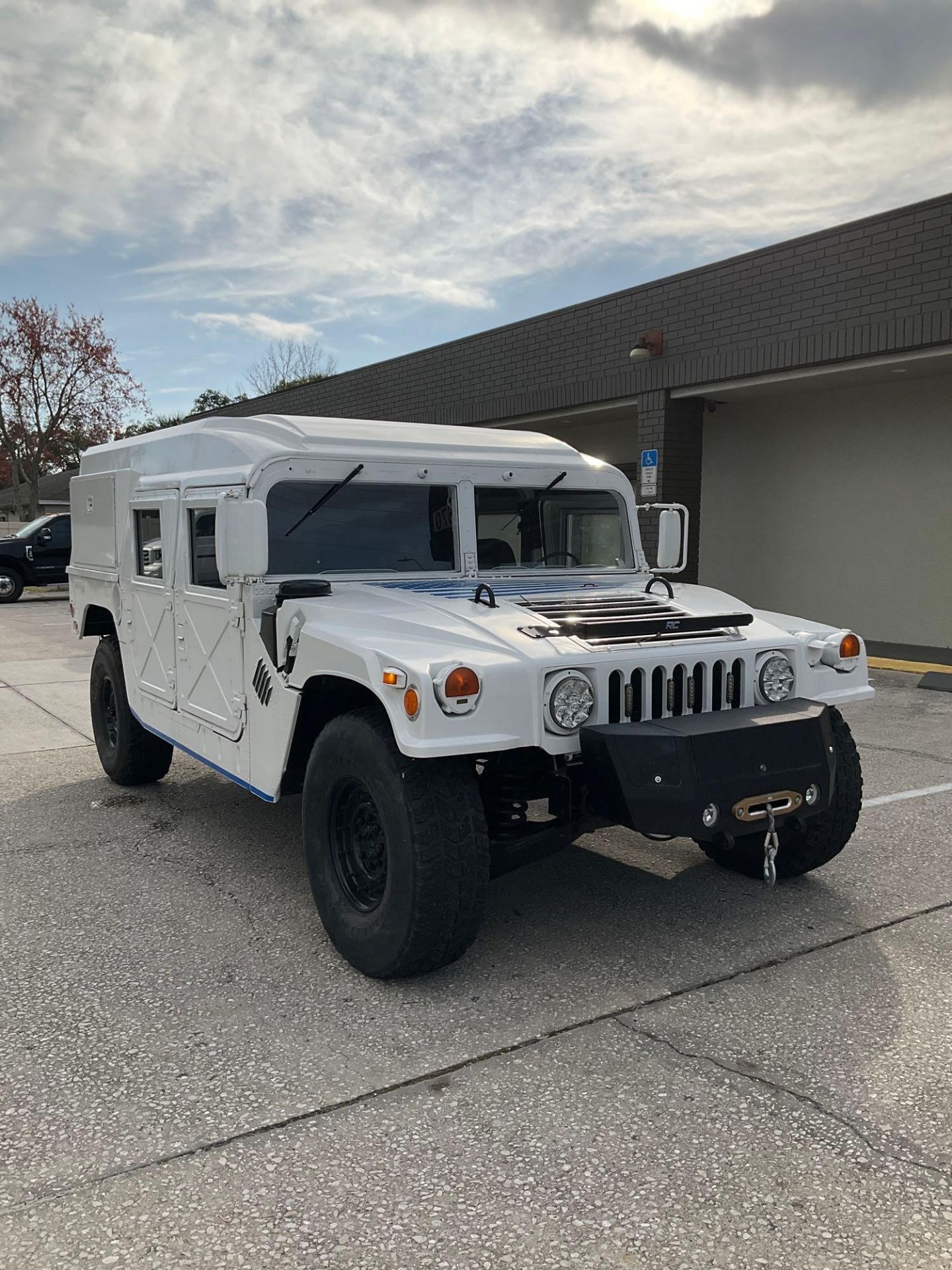 HUMVEE, AUTOMATIC, POWER STEERING, WINCH, GENERATOR SYSTEM, MANUAL WINDOWS, STEREO, BACK UP CAMERA, - Image 18 of 34