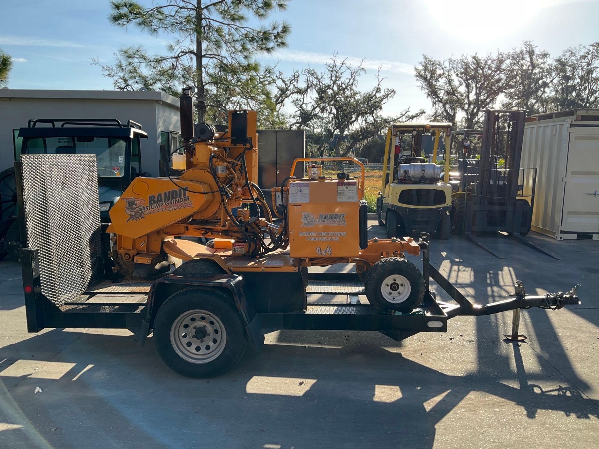 BANDIT STUMP GRINDER 2100SP W/TRAILER, LOW HRS SHOWING, DIESEL, CATERPILLAR MOTOR, 4x4, - Image 4 of 36