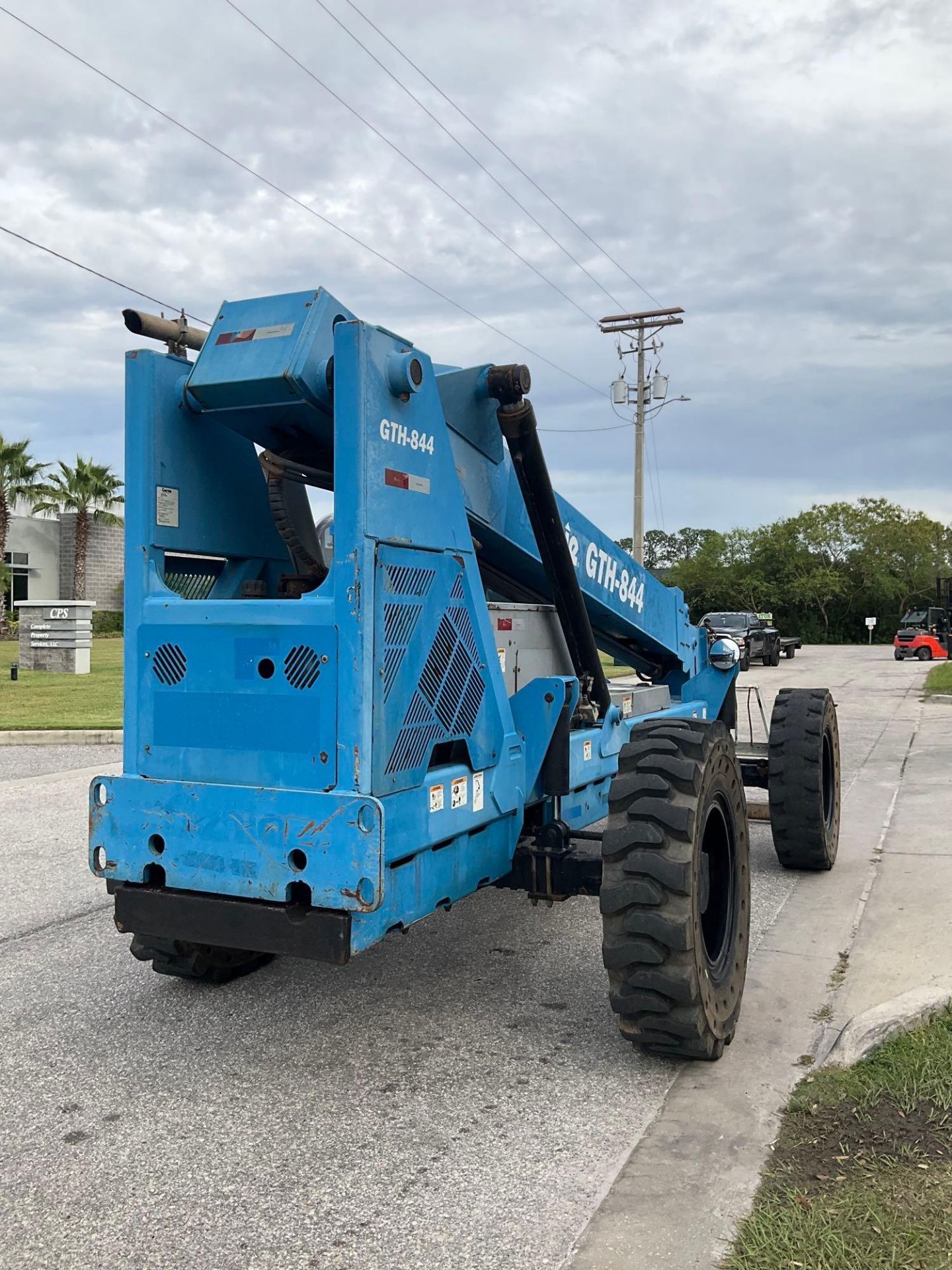 2010 GENIE GTH-844 TELESCOPIC FORKLIFT 8000LB 4x4 - Image 6 of 22