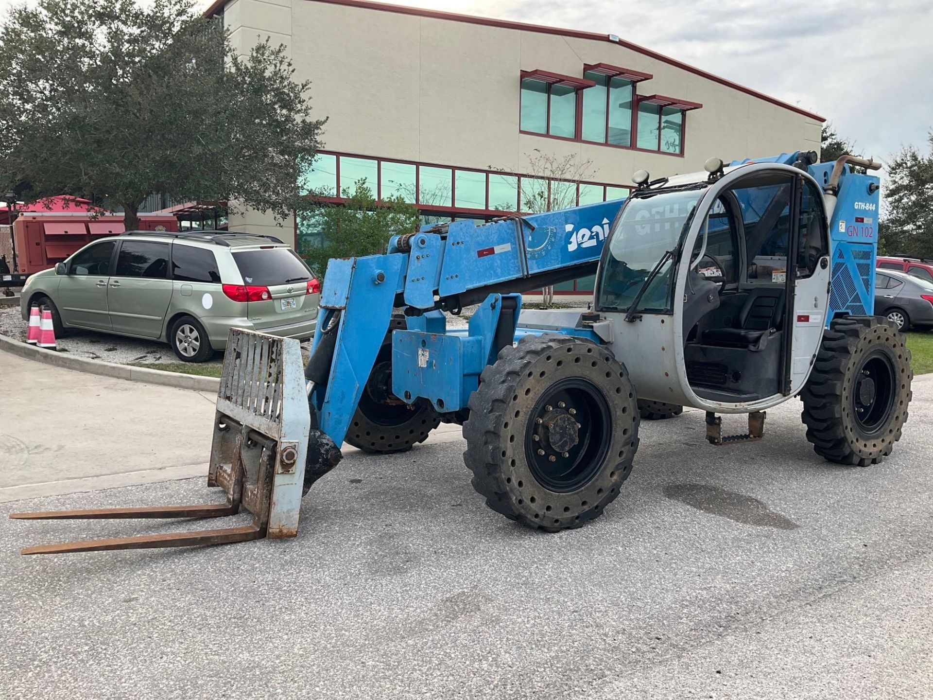 2010 GENIE GTH-844 TELESCOPIC FORKLIFT 8000LB 4x4 - Image 12 of 22