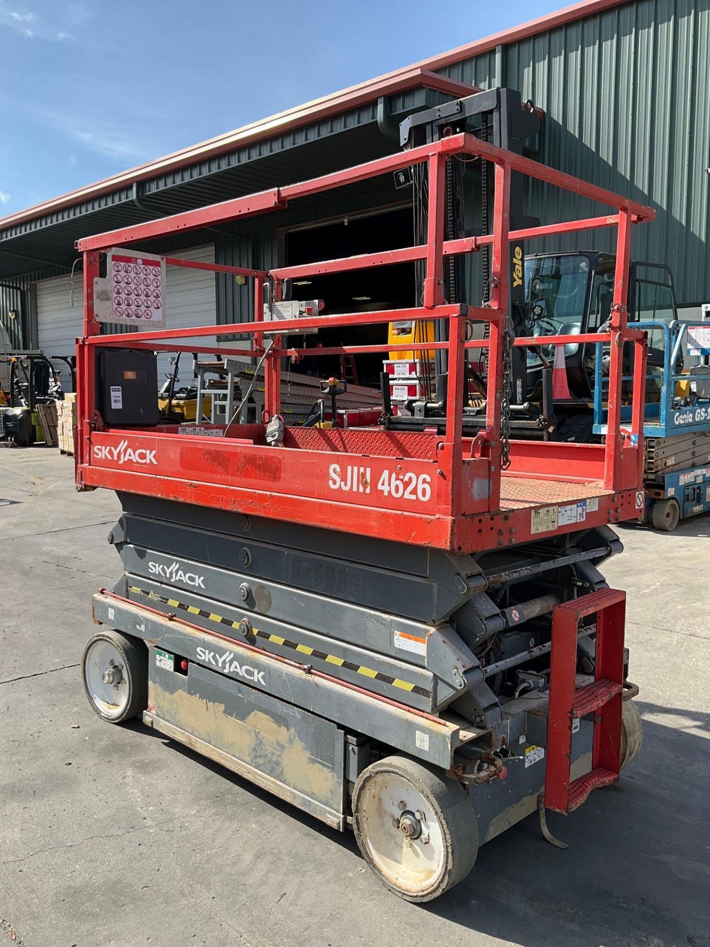 2014 SKYJACK SCISSOR LIFT MODEL SJ 4626, ELECTRIC, APPROX MAX PLATFORM HEIGHT 26FT, BUILT IN BATTERY - Image 10 of 15