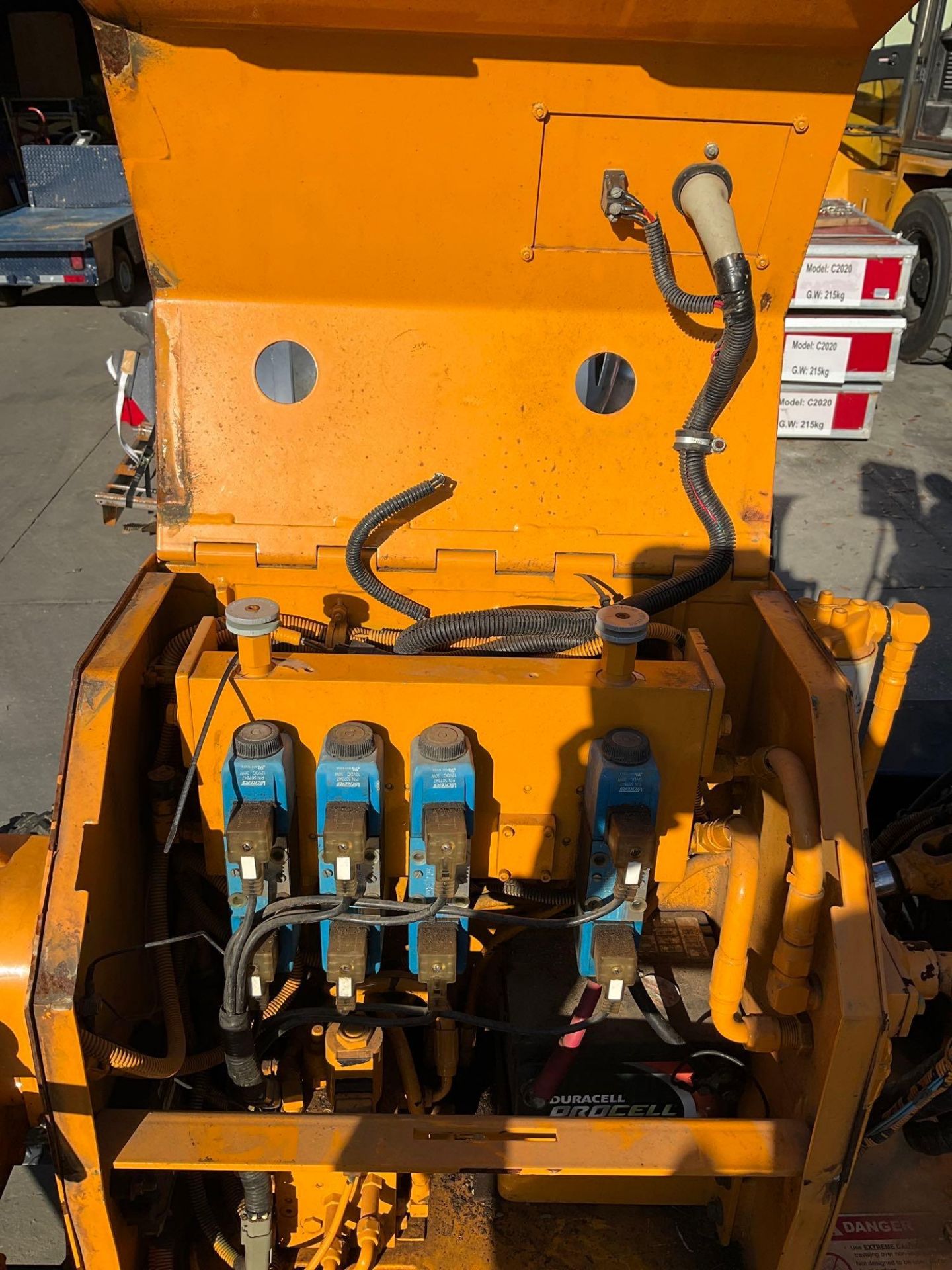 BANDIT STUMP GRINDER 2100SP W/TRAILER, LOW HRS SHOWING, DIESEL, CATERPILLAR MOTOR, 4x4, - Image 31 of 36