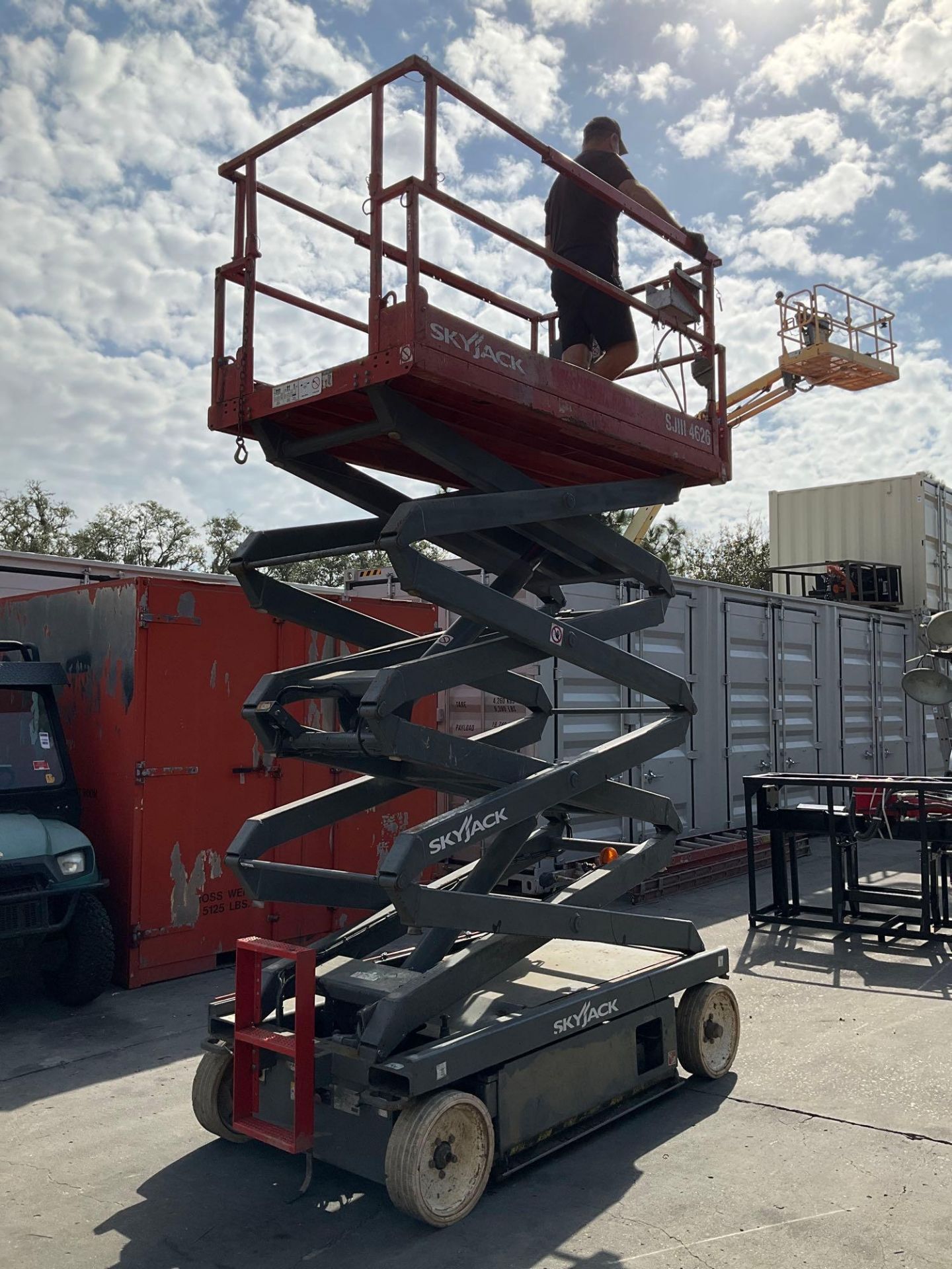 2014 SKYJACK SCISSOR LIFT MODEL SJ 4626, ELECTRIC, APPROX MAX PLATFORM HEIGHT 26FT, BUILT IN BATTERY - Image 8 of 11