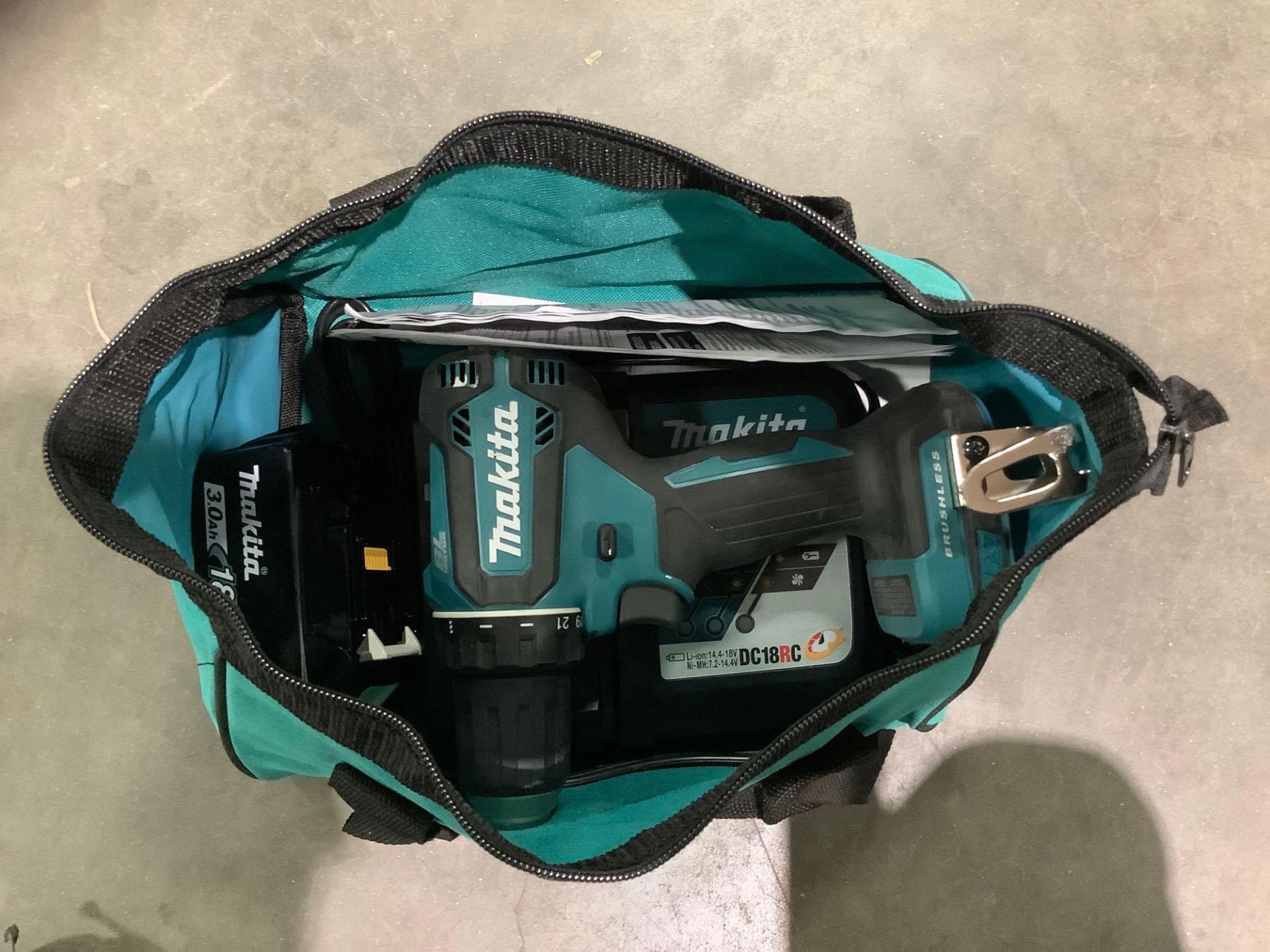 ( 1 )MAKITA BRUSHLESS CORDLESS DRIVER DRILL MODEL XFD13, RECONDITION , ( 1 ) 18V LITHIUM ION BATTERY - Image 7 of 9