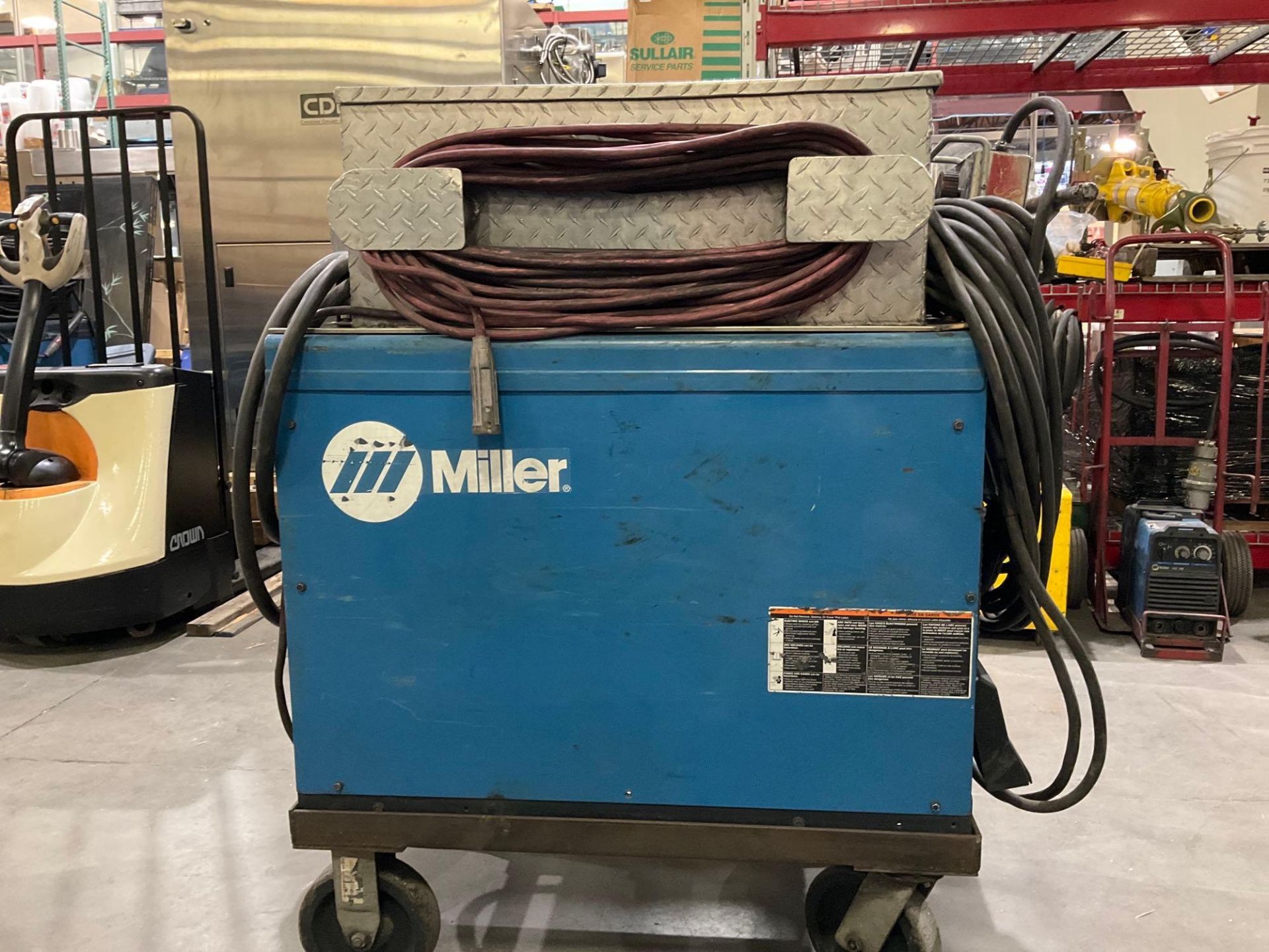 MILLER GOLD STAR 452 CC DC WELDER ON WHEELS WITH LEDS & STORGE BOX ATTACHED , PHASE 3, APPROX 230/46 - Image 6 of 14