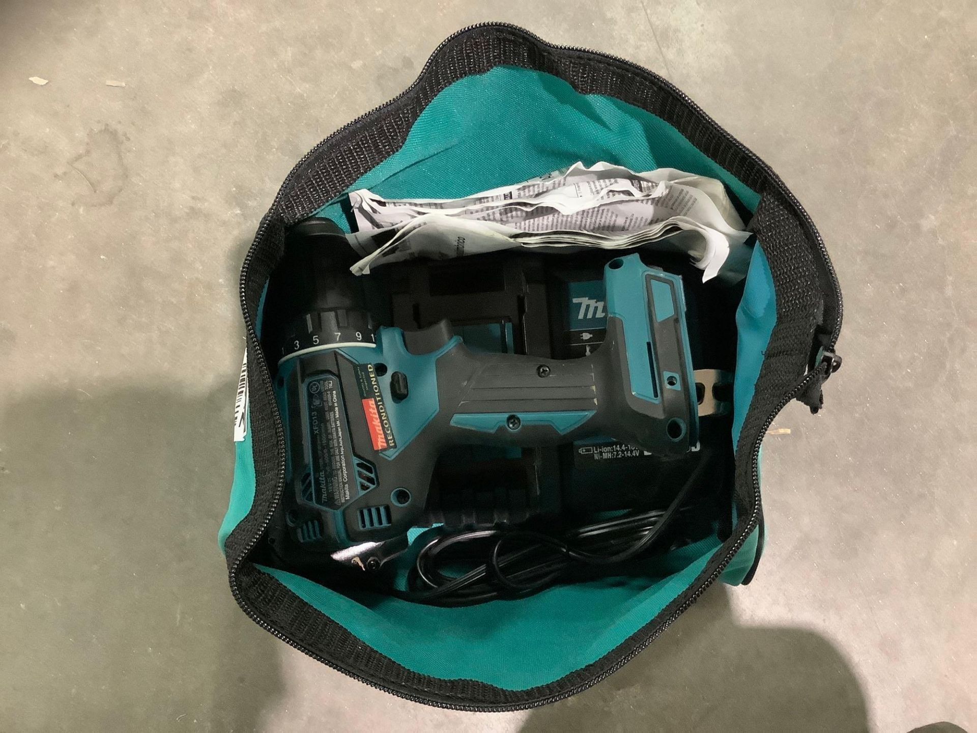 ( 1 )MAKITA BRUSHLESS CORDLESS DRIVER DRILL MODEL XFD13, RECONDITION , ( 1 ) 18V LITHIUM ION BATTERY - Image 7 of 9