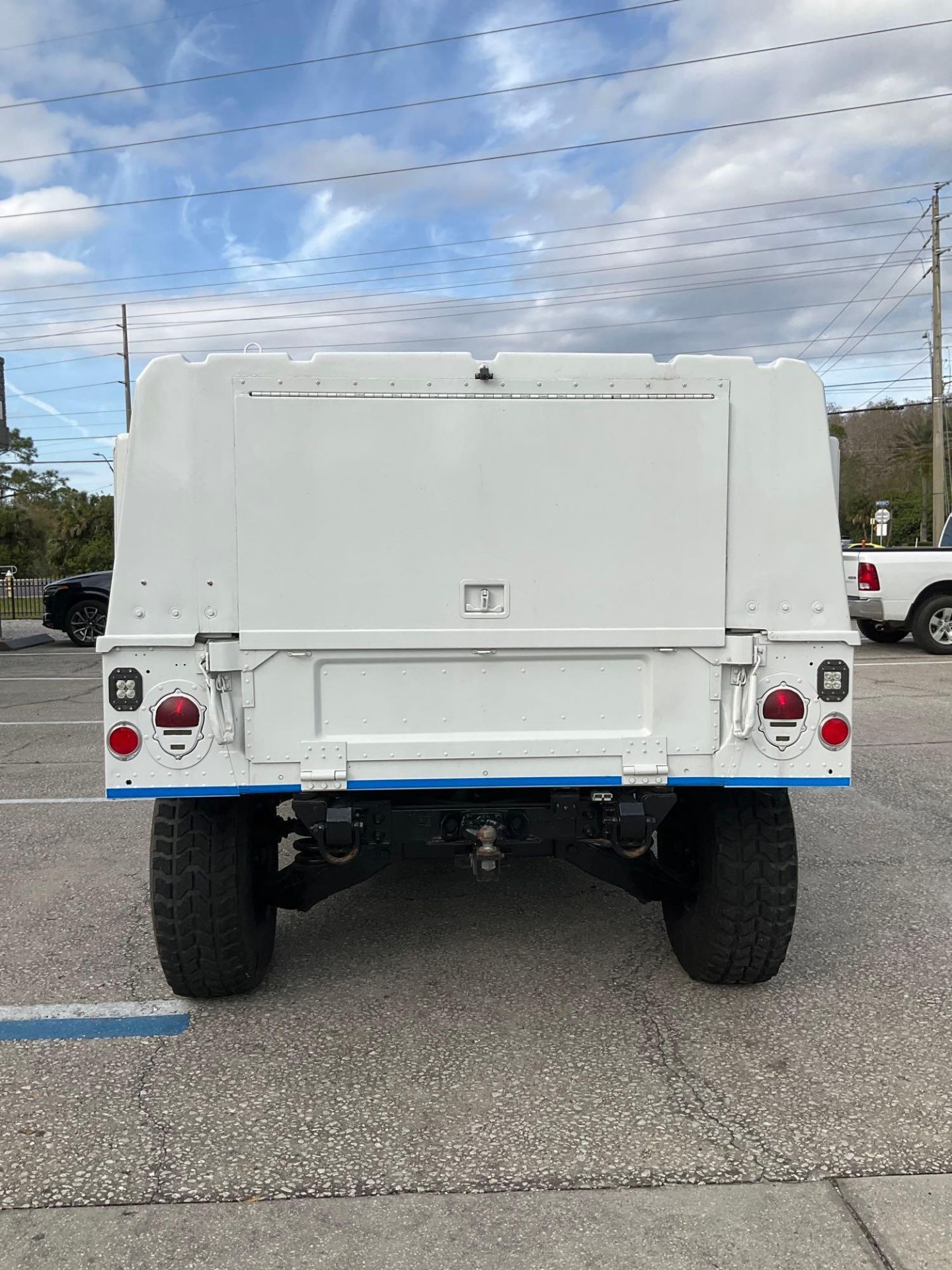 HUMVEE, AUTOMATIC, POWER STEERING, WINCH, GENERATOR SYSTEM, MANUAL WINDOWS, STEREO, BACK UP CAMERA, - Image 7 of 34