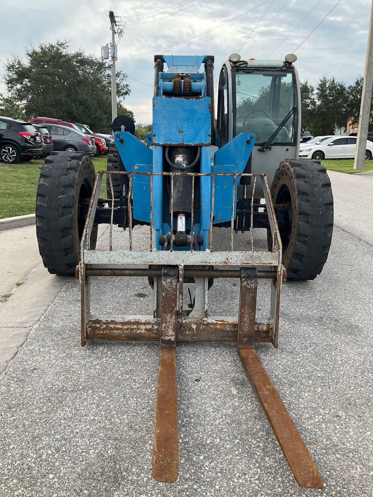 2010 GENIE GTH-844 TELESCOPIC FORKLIFT 8000LB 4x4 - Image 14 of 22