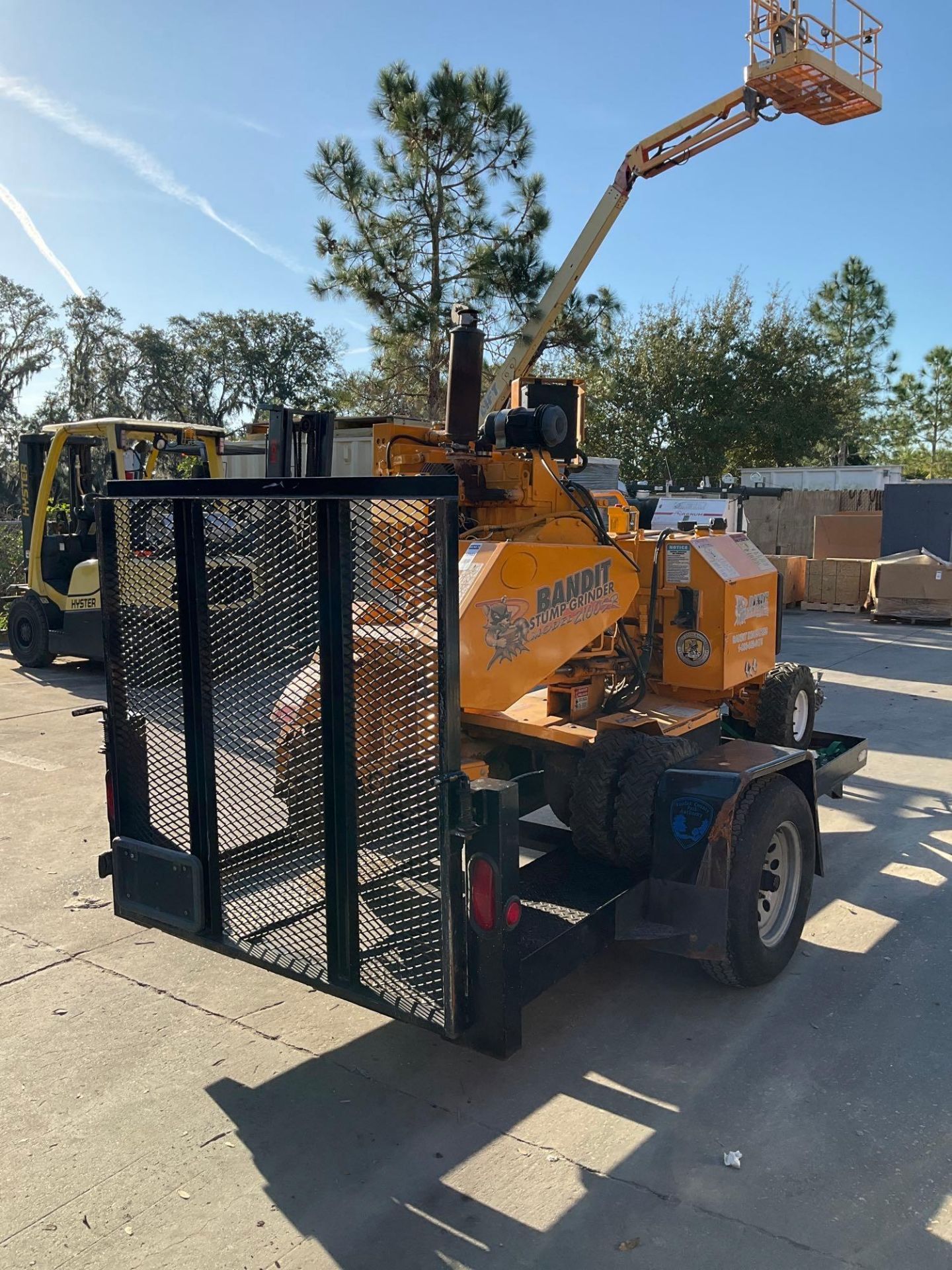 BANDIT STUMP GRINDER 2100SP W/TRAILER, LOW HRS SHOWING, DIESEL, CATERPILLAR MOTOR, 4x4, - Image 6 of 36