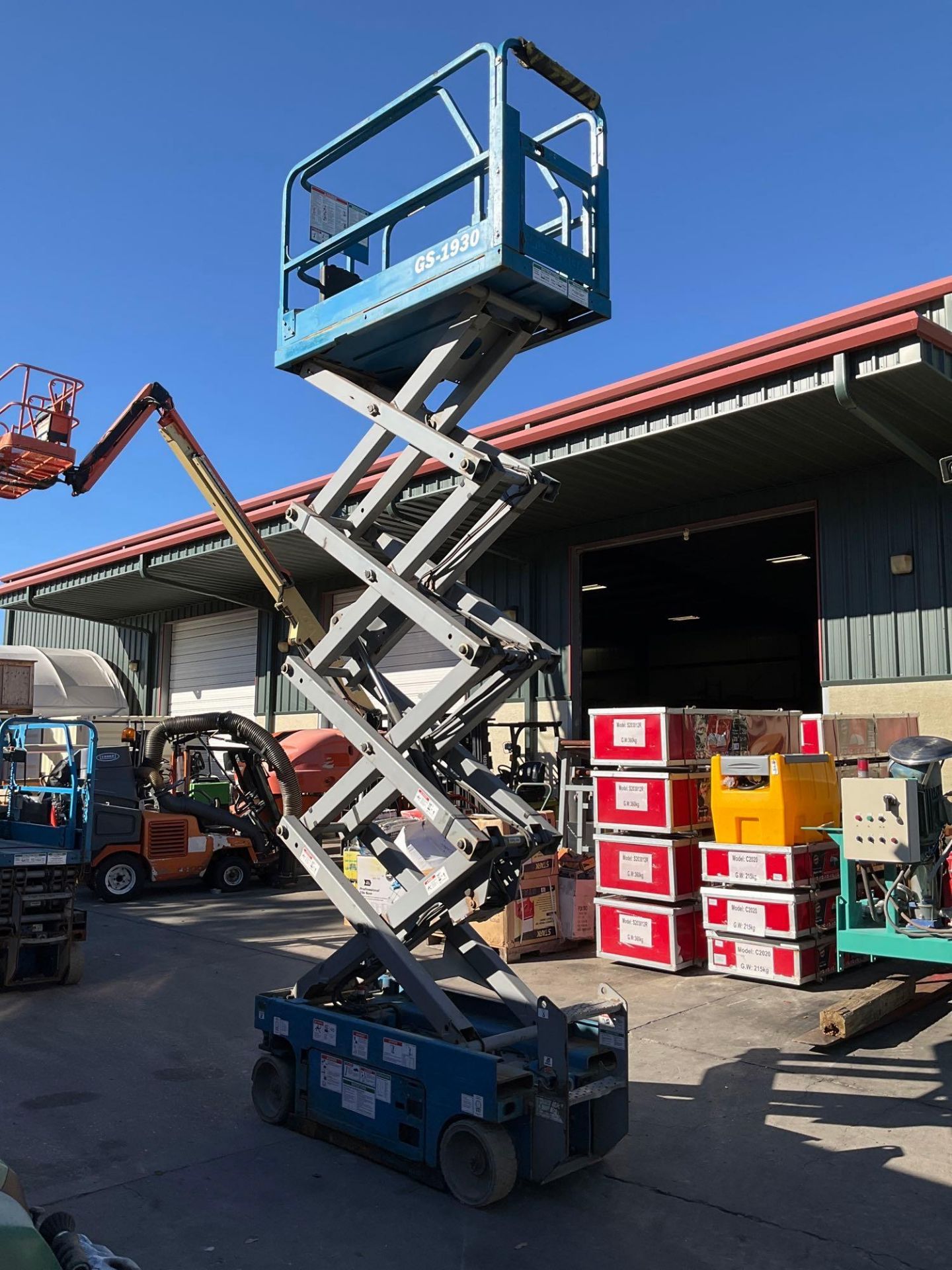 2014 GENIE SCISSOR LIFT MODEL GS1930, ELECTRIC, APPROX MAX PLATFORM HEIGHT 19FT, BUILT IN BATTERY CH
