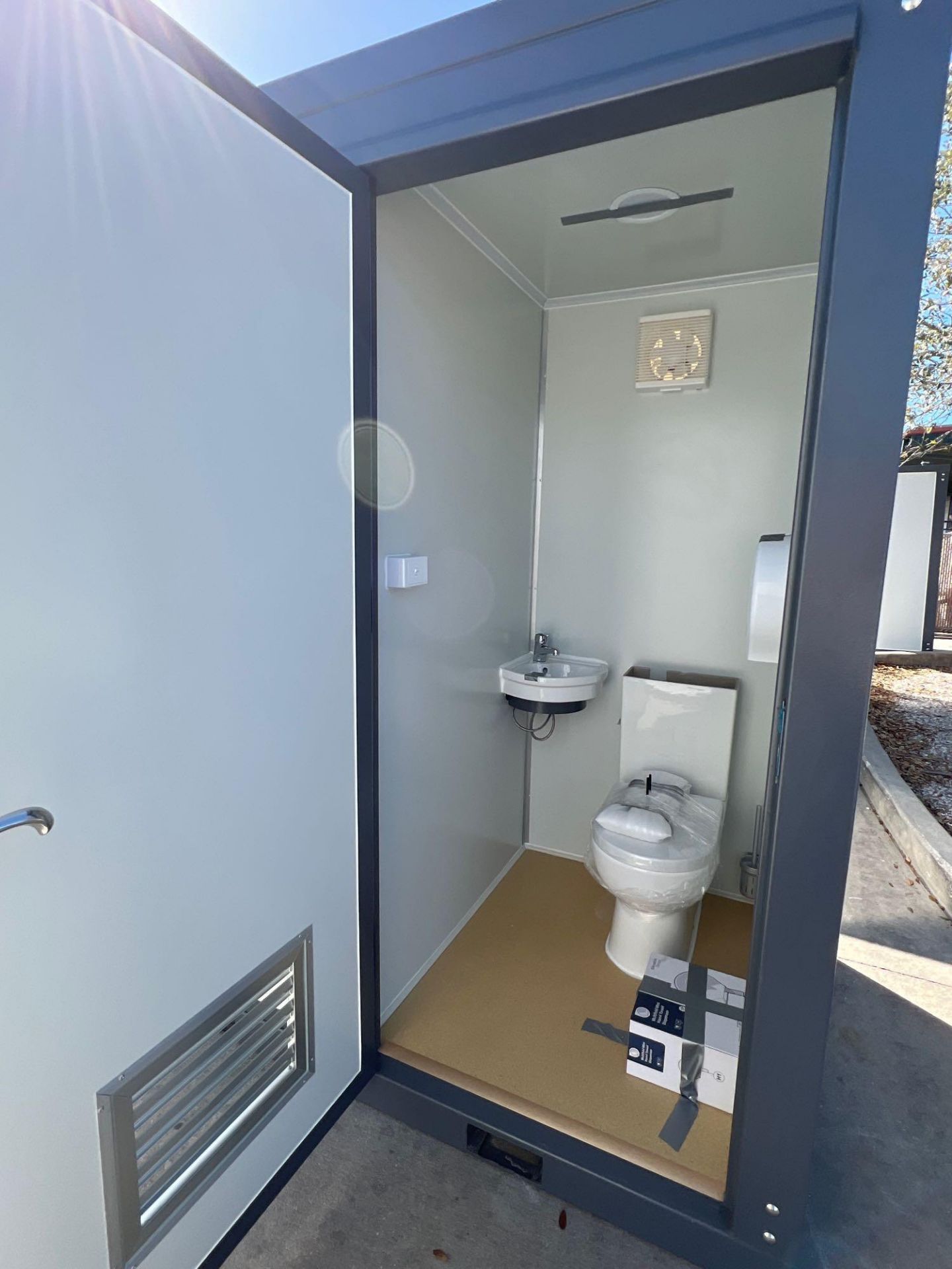 UNUSED PORTABLE DOUBLE BATHROOM UNIT, 2 STALLS, ELECTRIC & PLUMBING HOOK UP WITH EXTERIOR PLUMBING C - Image 7 of 9